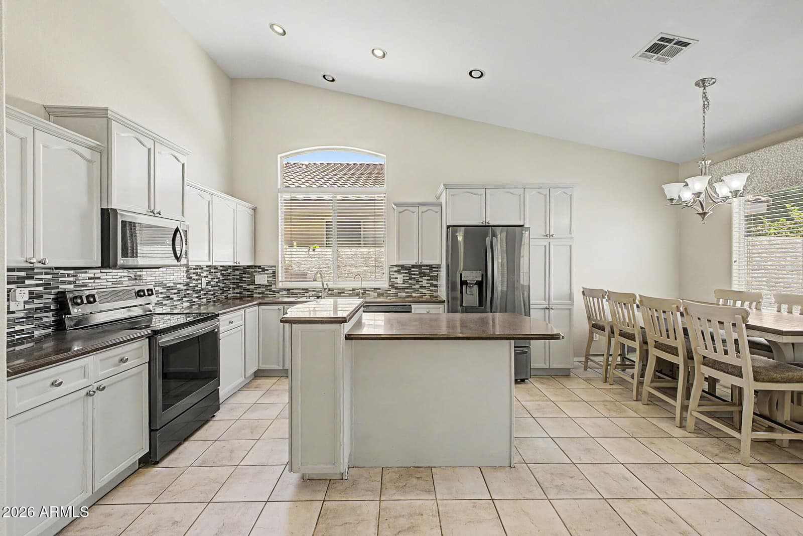 841 N CAMBRIDGE Place, Chandler, AZ 85225 — photo 4 of 40