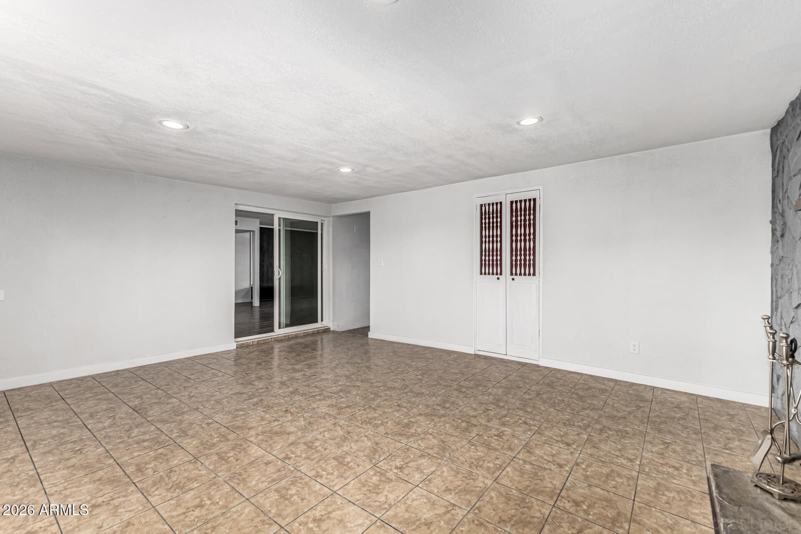 2814 N 55TH Avenue, Phoenix, AZ 85035 — photo 10 of 27