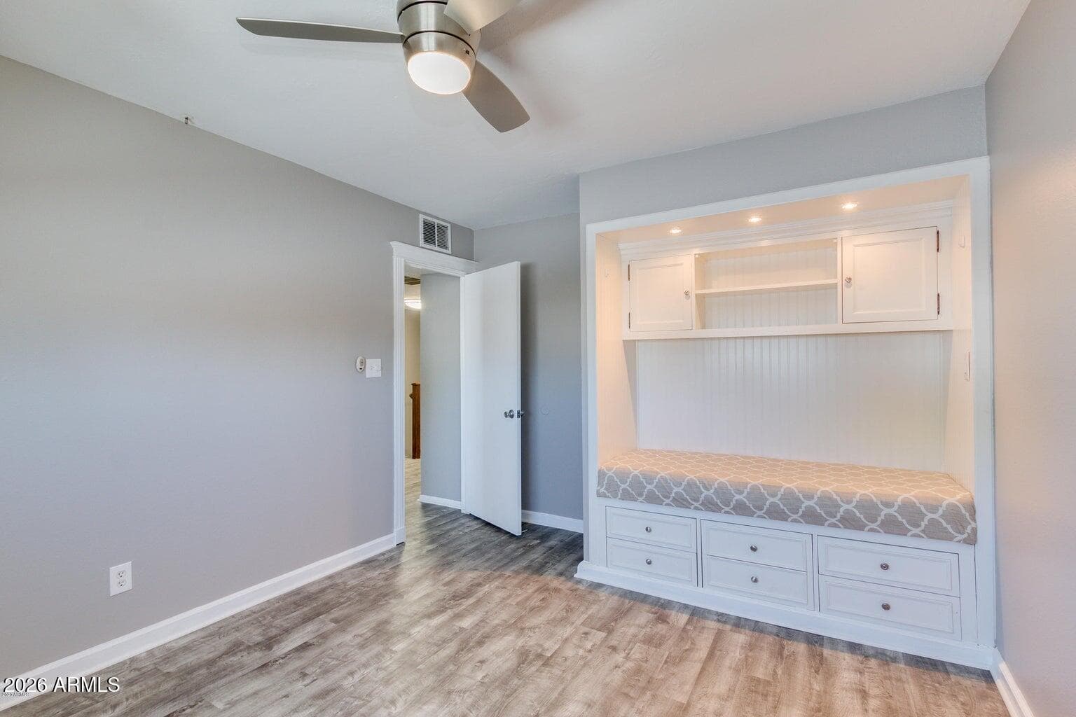 409 E WOODMAN Drive, Tempe, AZ 85283 — photo 15 of 47