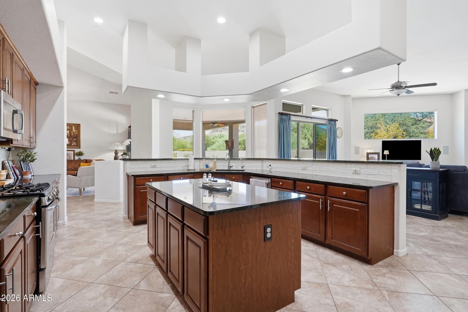 9132 W BAJADA Road, Peoria, AZ 85383 — photo 10 of 38