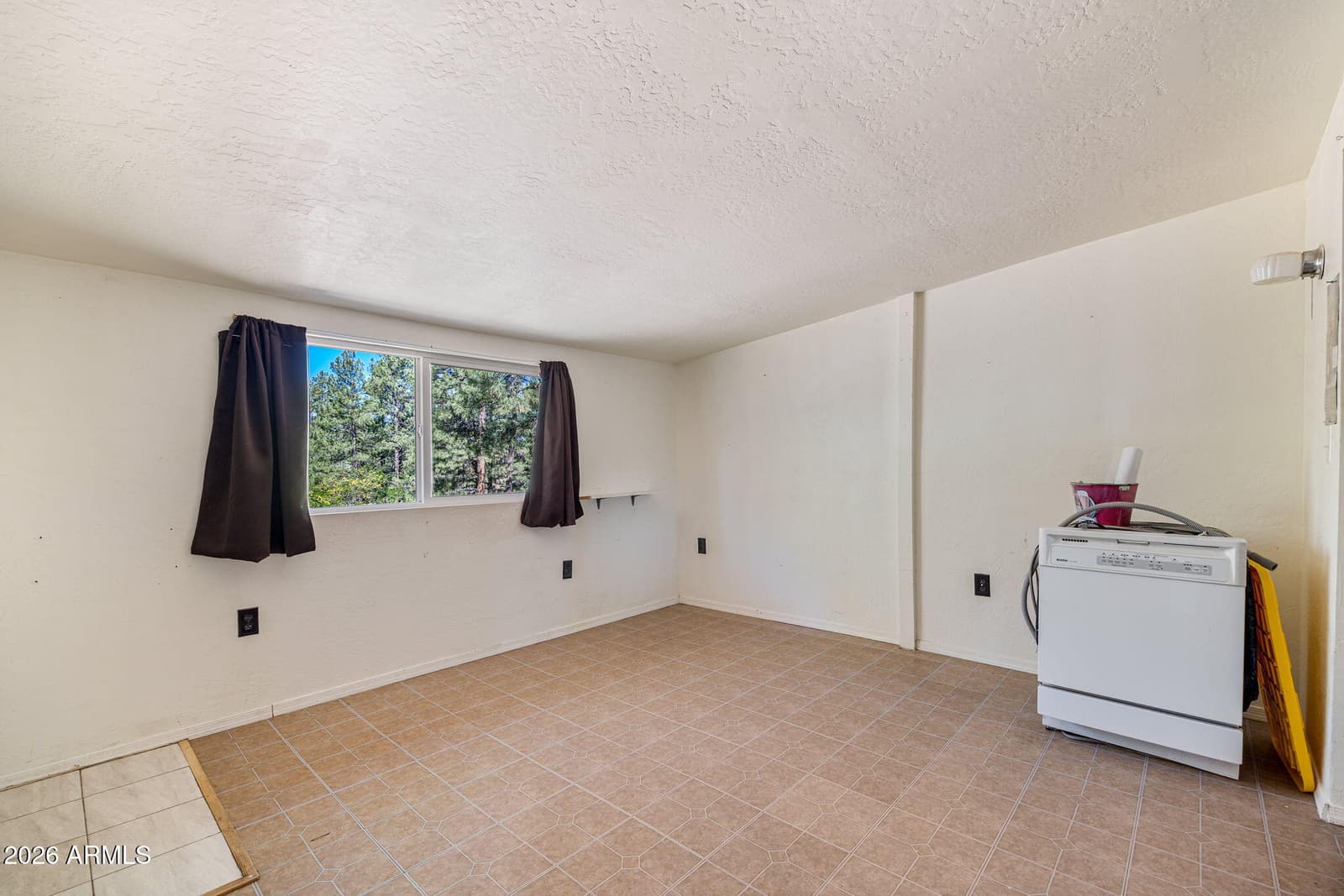 2241 W SAVAGE Circle, Show Low, AZ 85901 — photo 17 of 30