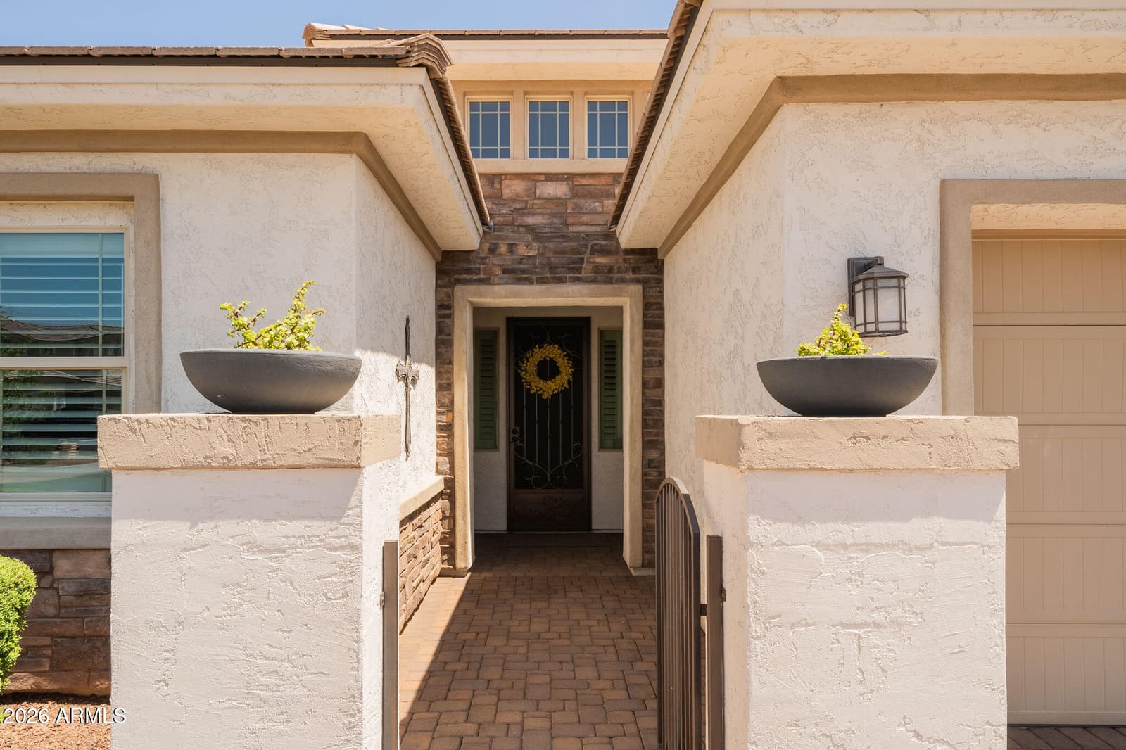 8562 W MYRTLE Avenue, Glendale, AZ 85305 — photo 3 of 41