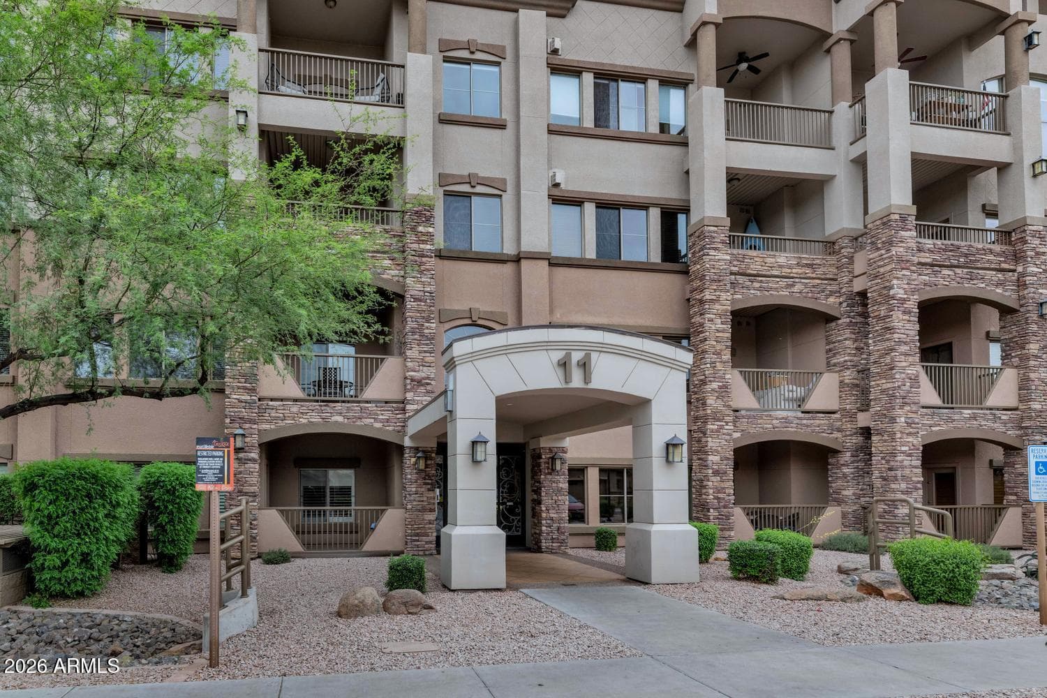 5450 E DEER VALLEY Drive 4216, Phoenix, AZ 85054 — photo 6 of 44