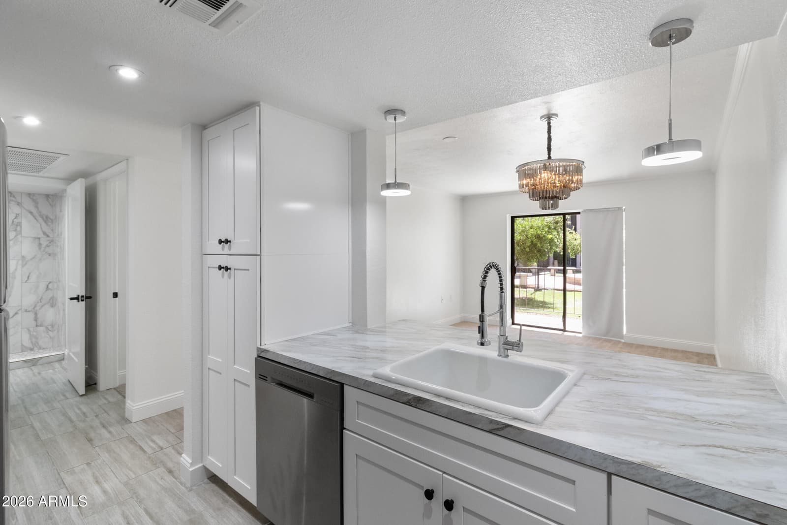 3033 E DEVONSHIRE Avenue 1016, Phoenix, AZ 85016 — photo 5 of 47