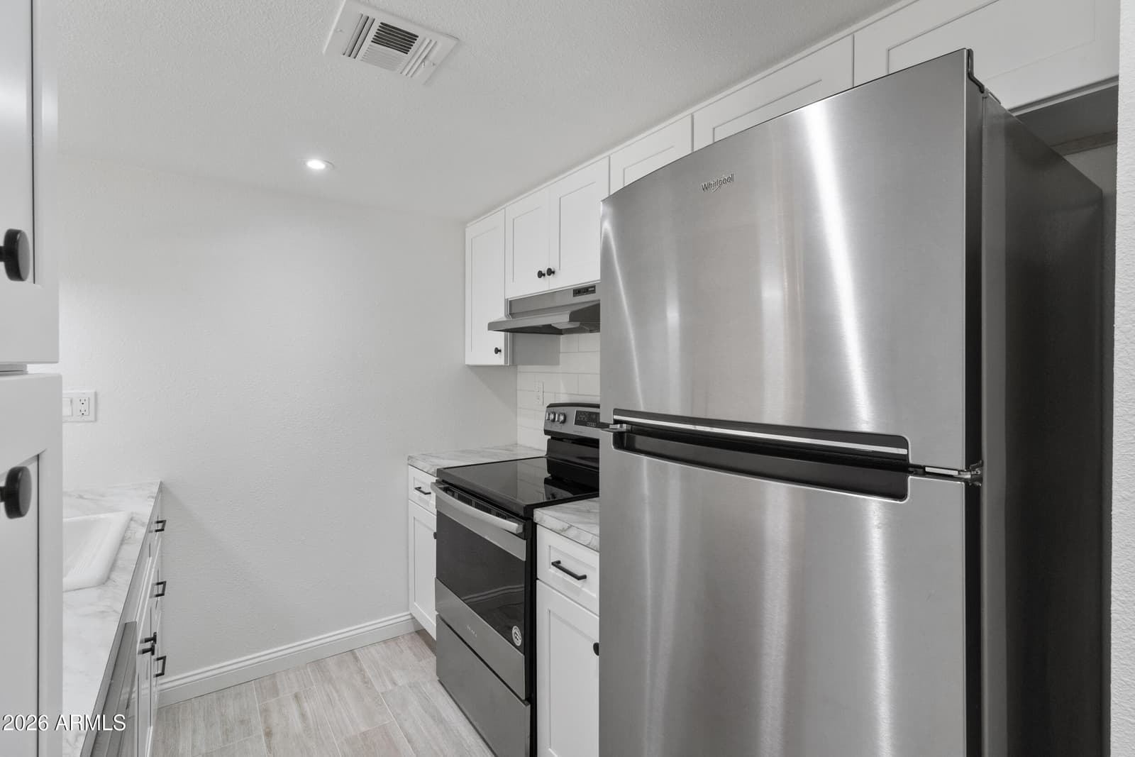3033 E DEVONSHIRE Avenue 1016, Phoenix, AZ 85016 — photo 4 of 47