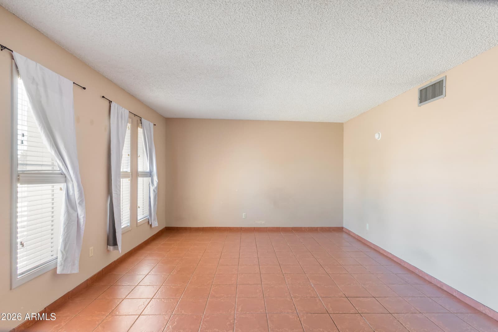 2064 GOLF LINKS Road, Sierra Vista, AZ 85635 — photo 4 of 34