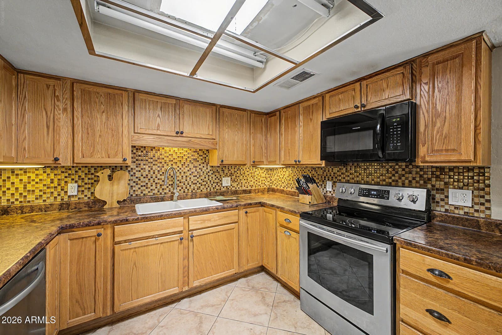 4760 W Via Cynthia, Glendale, AZ 85301 — photo 11 of 28