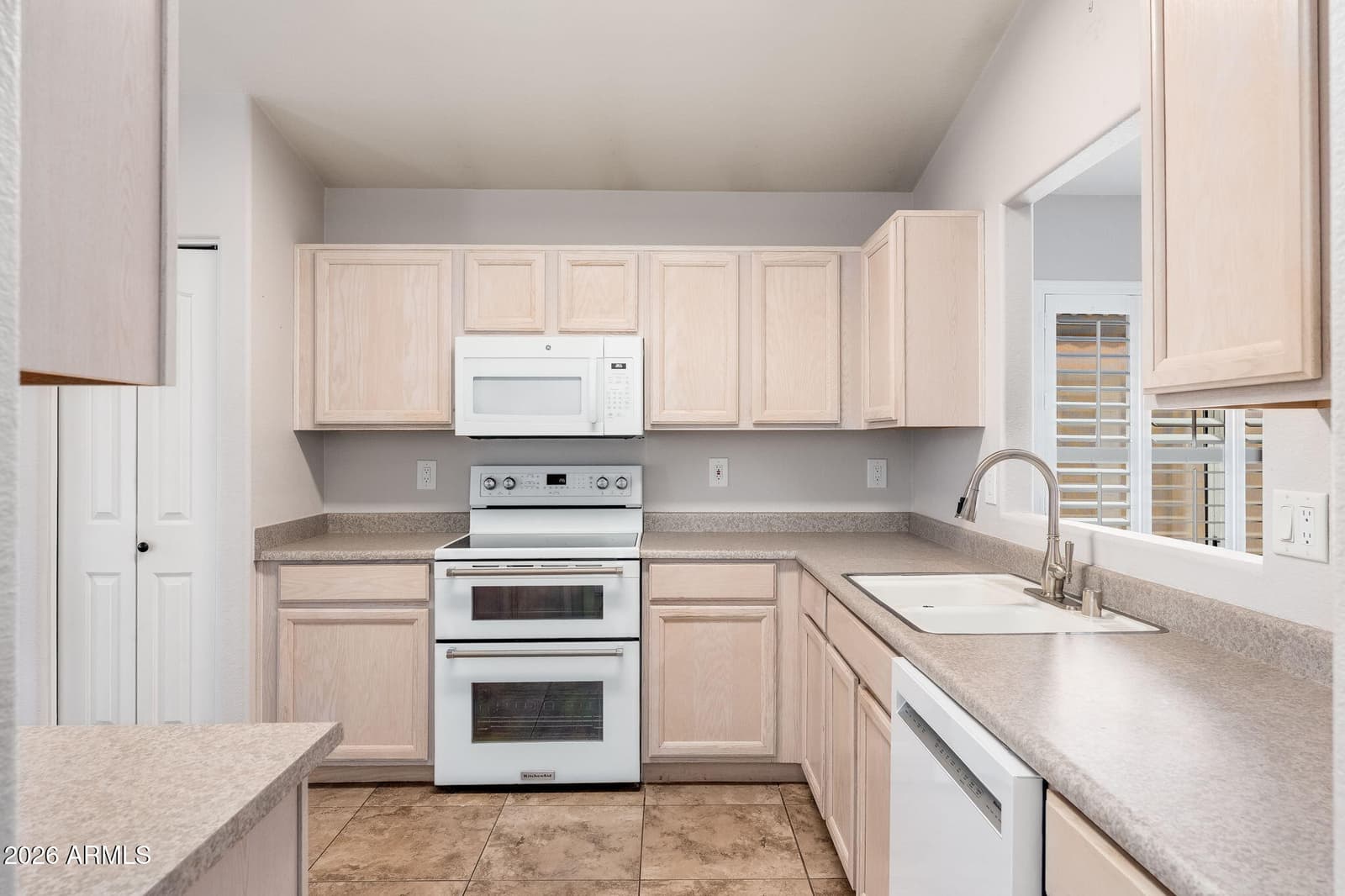 9148 W Canyon Drive, Peoria, AZ 85382 — photo 5 of 45