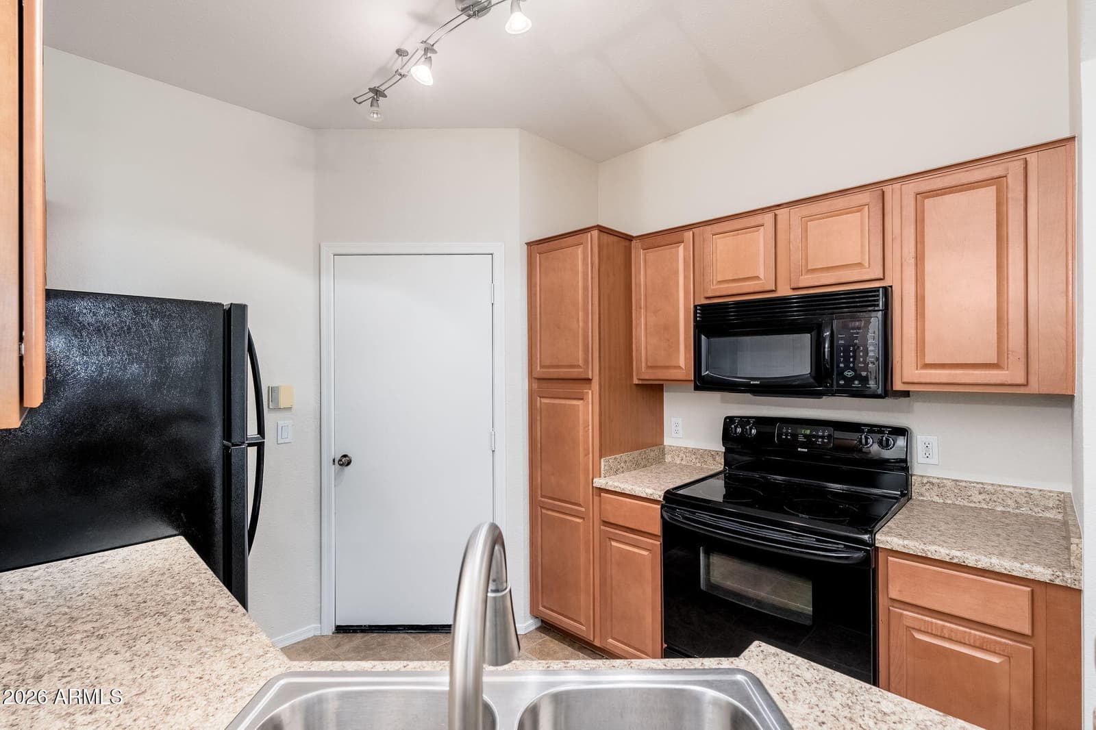 1411 E Orangewood Avenue 105, Phoenix, AZ 85020 — photo 5 of 30