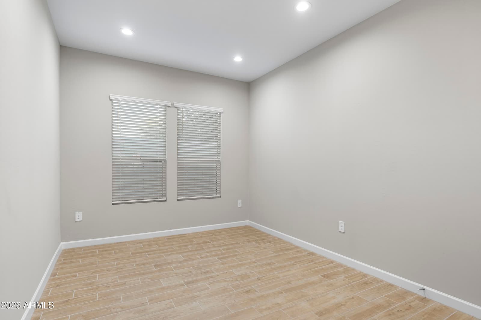 5131 E VILLAGE Drive, Scottsdale, AZ 85254 — photo 10 of 57