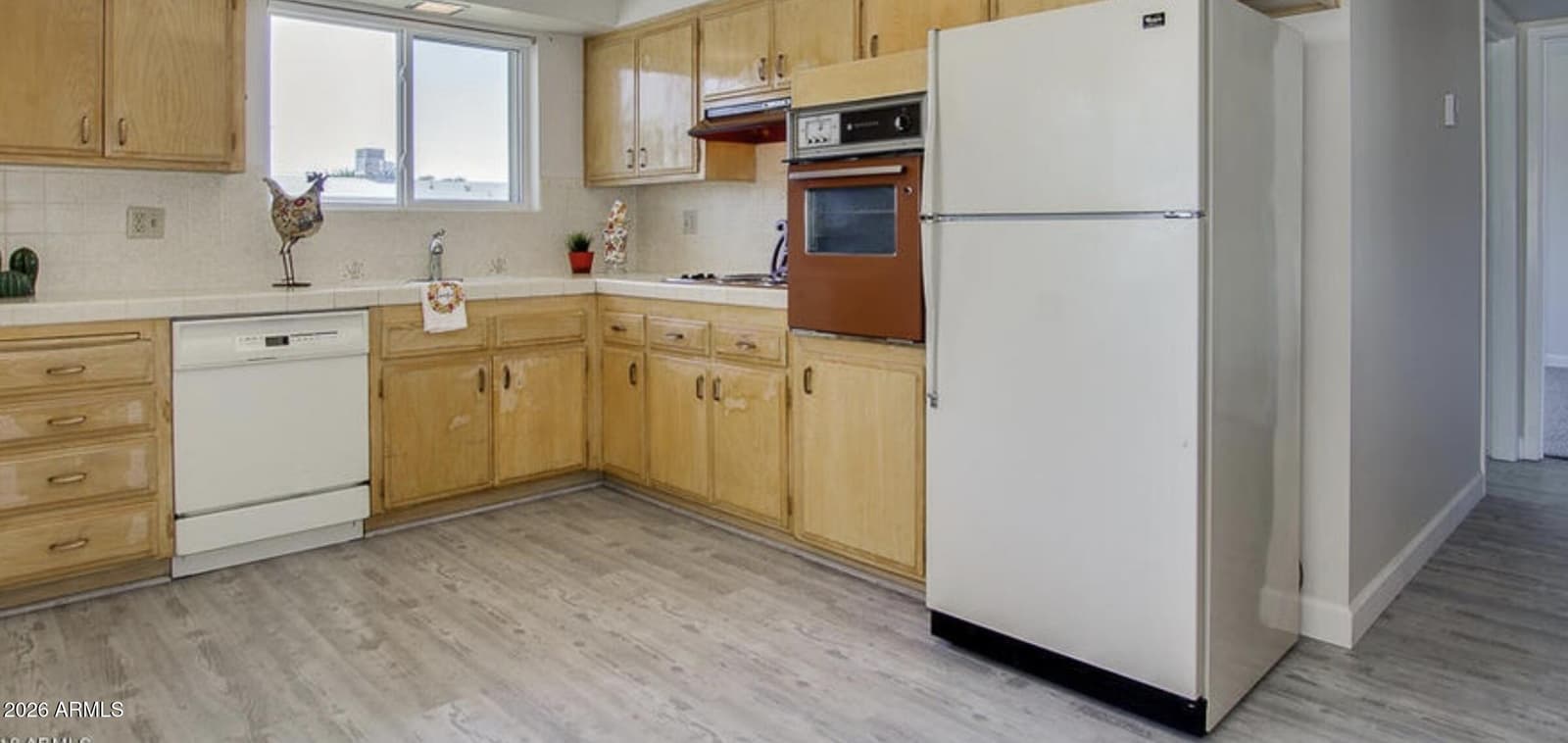 10328 W CLAIR Drive, Sun City, AZ 85351 — photo 5 of 8