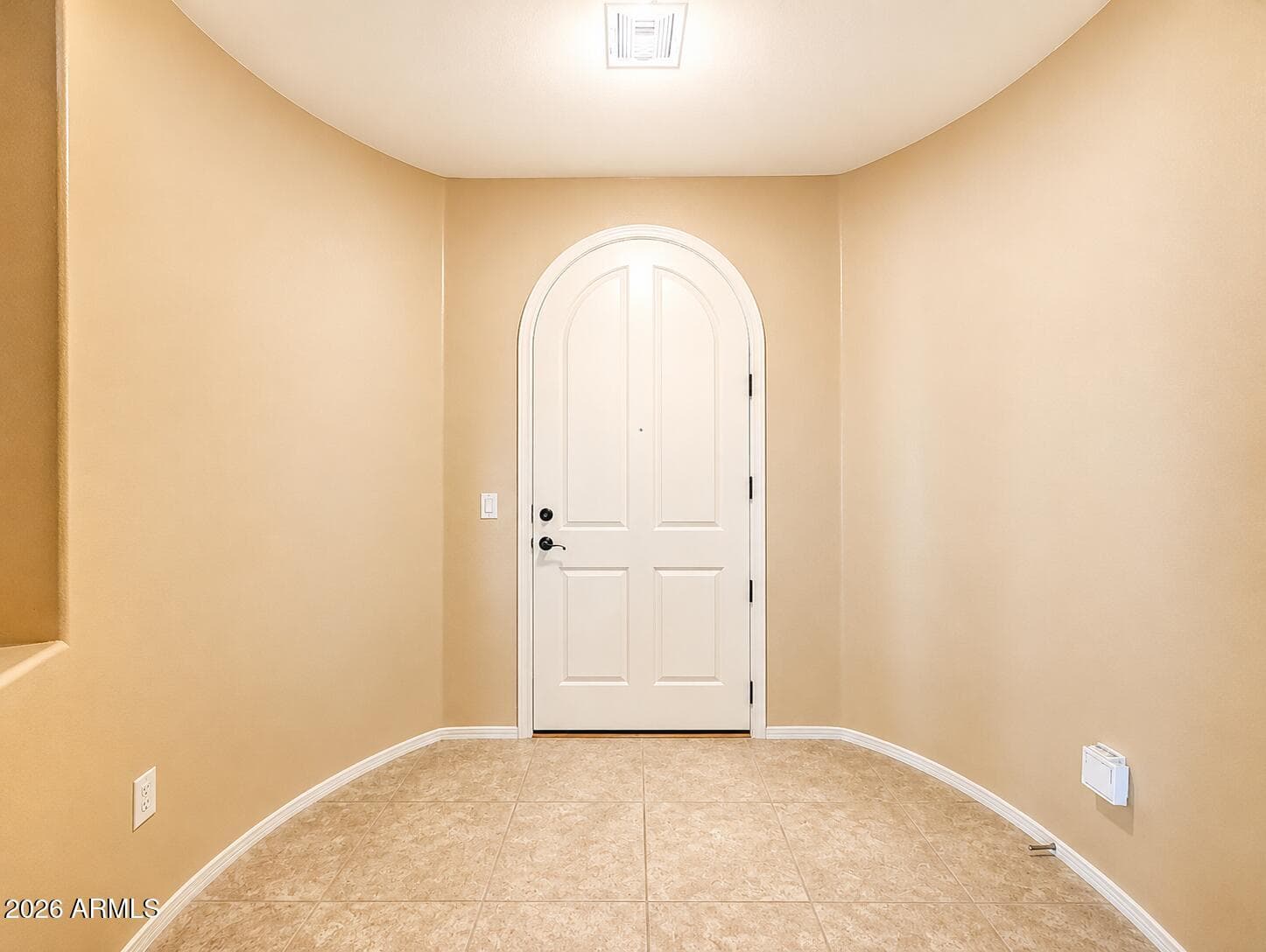 969 S Huish Drive, Gilbert, AZ 85296 — photo 4 of 42