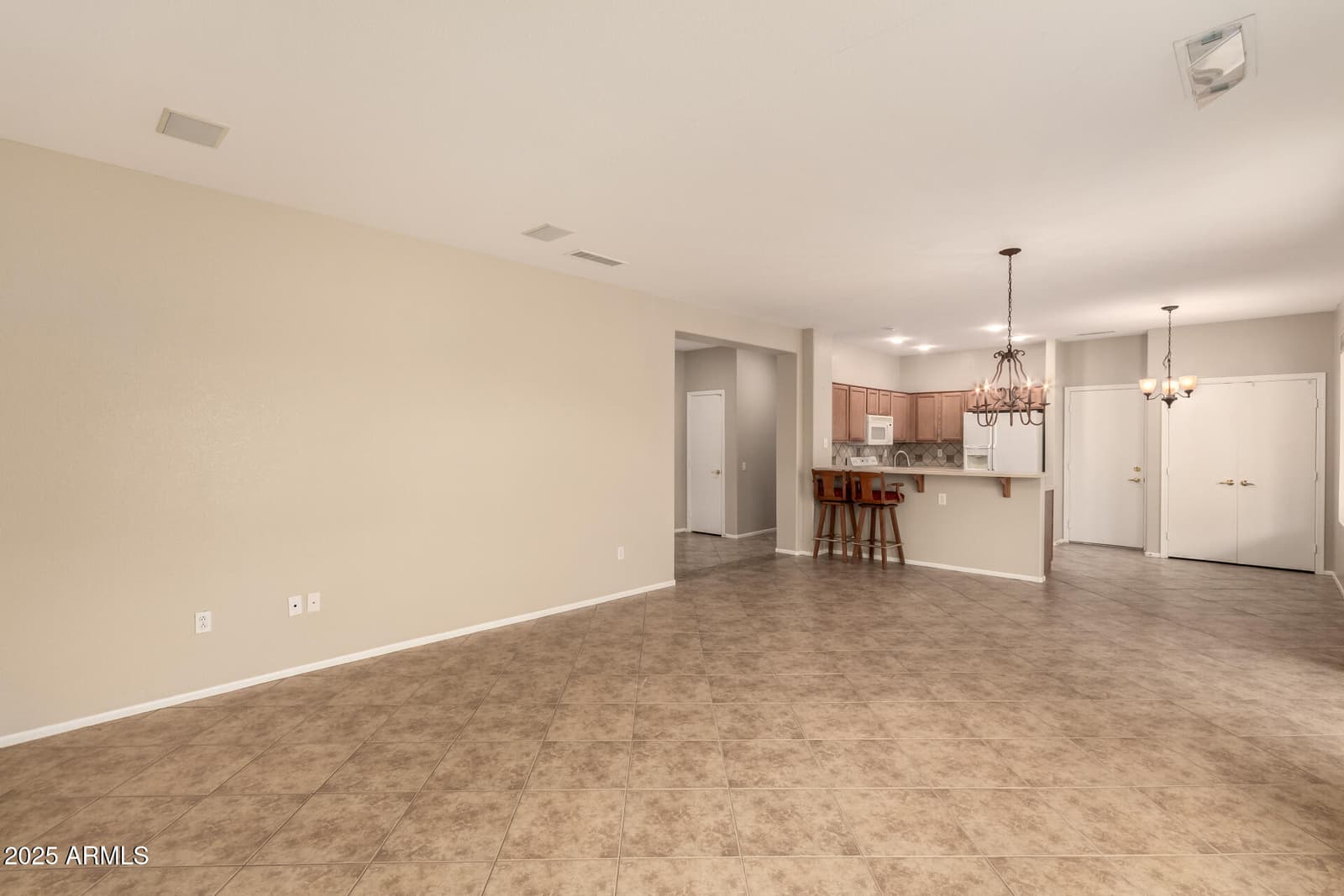 15907 W SUNSTONE Lane, Surprise, AZ 85374 — photo 7 of 39
