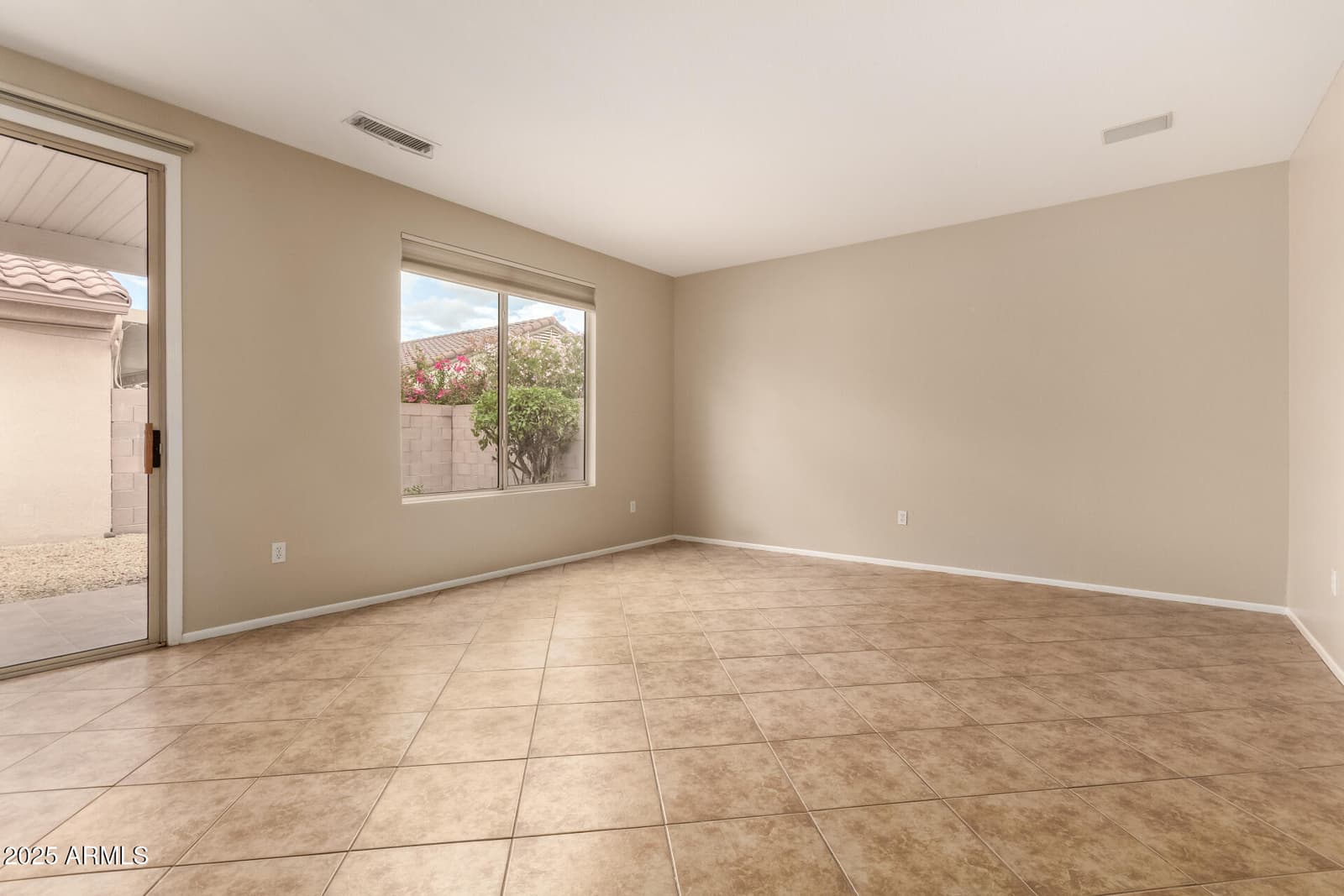 15907 W SUNSTONE Lane, Surprise, AZ 85374 — photo 11 of 39