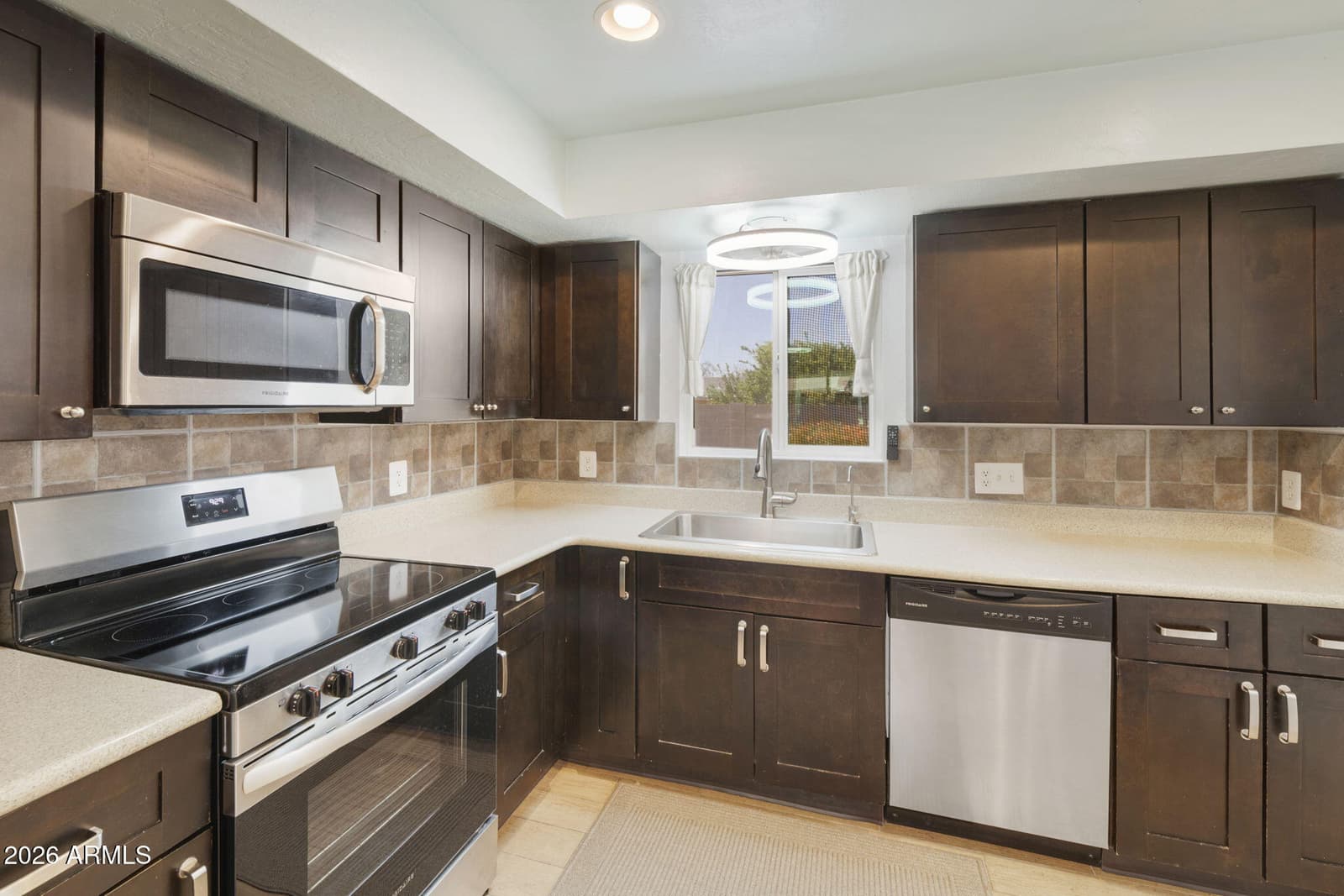 9523 E DALLAS Street, Mesa, AZ 85207 — photo 8 of 34