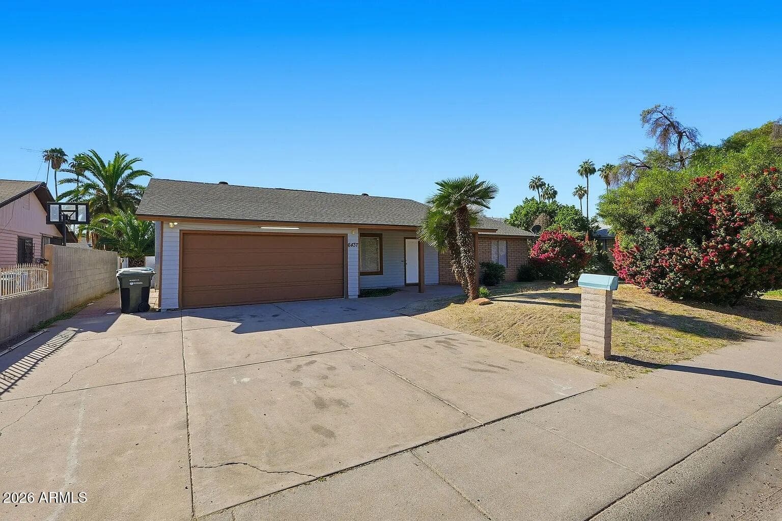 6437 W COLLEGE Drive, Phoenix, AZ 85033 — photo 2 of 3