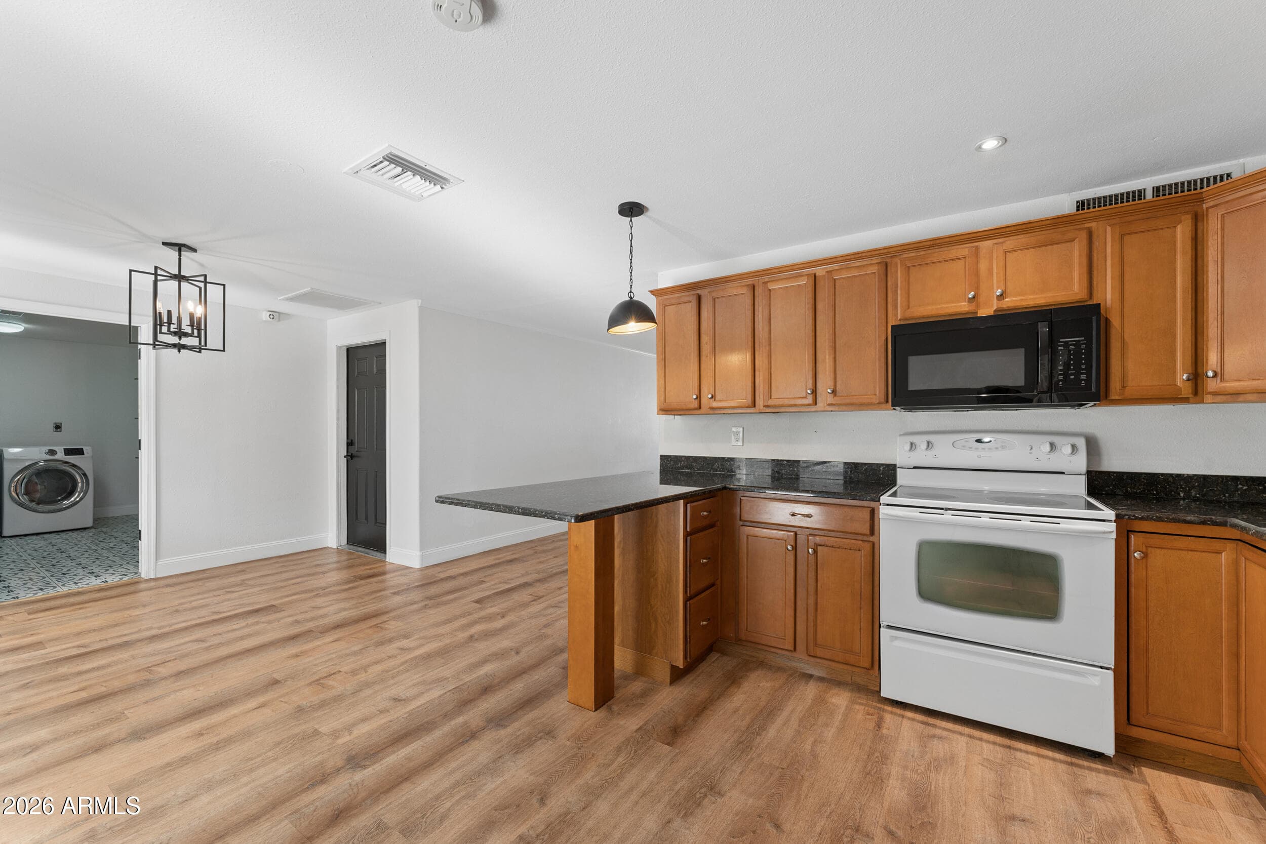 13842 N 37TH Way, Phoenix, AZ 85032 — photo 14 of 37