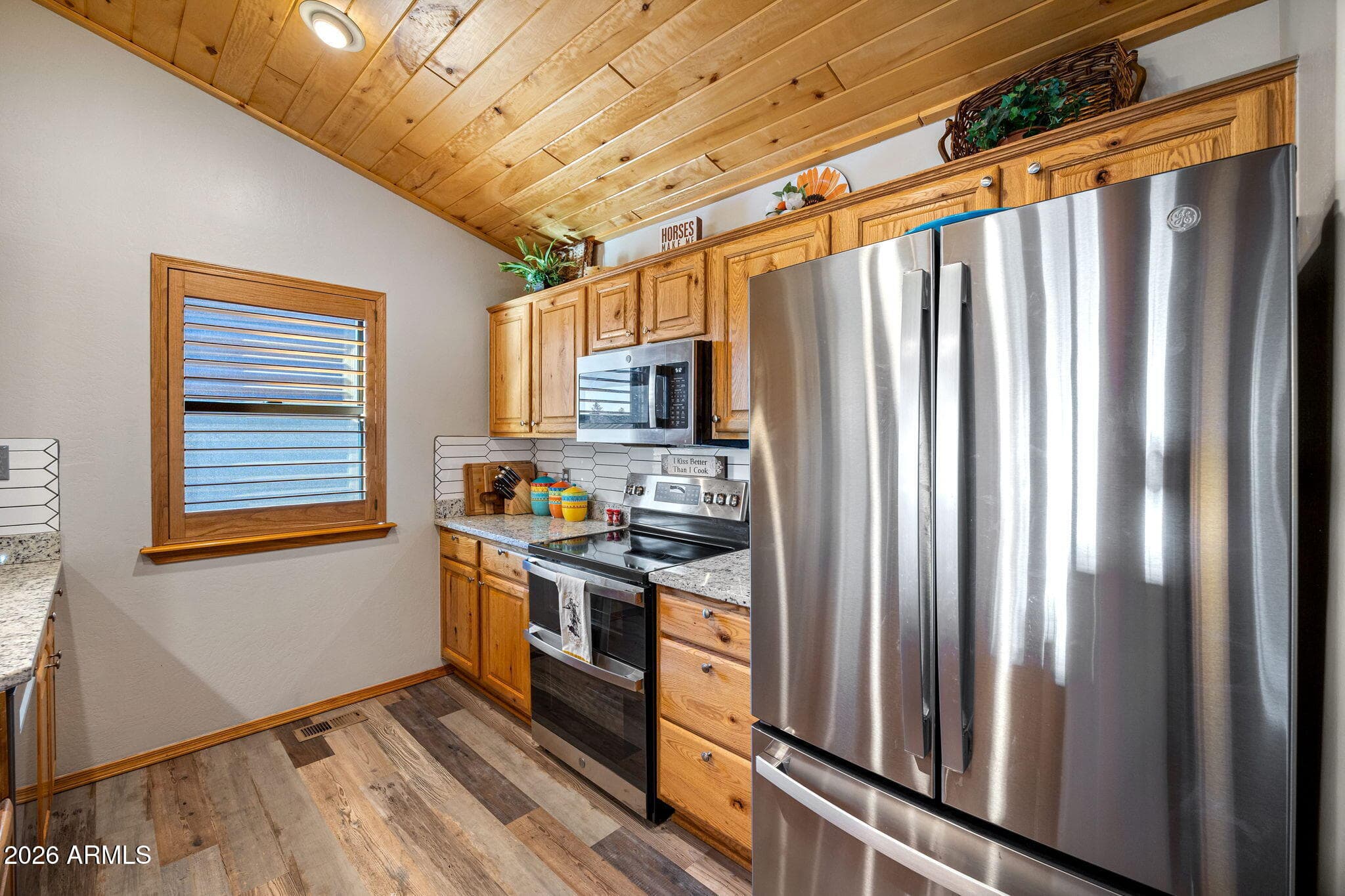 2660 PALOMINO Trail, Overgaard, AZ 85933 — photo 11 of 52