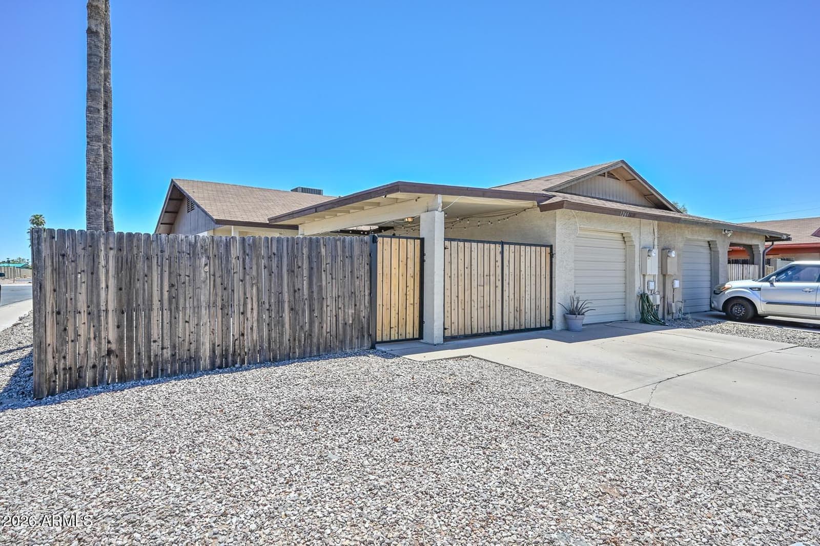 1261 E HARMONY Circle, Mesa, AZ 85204