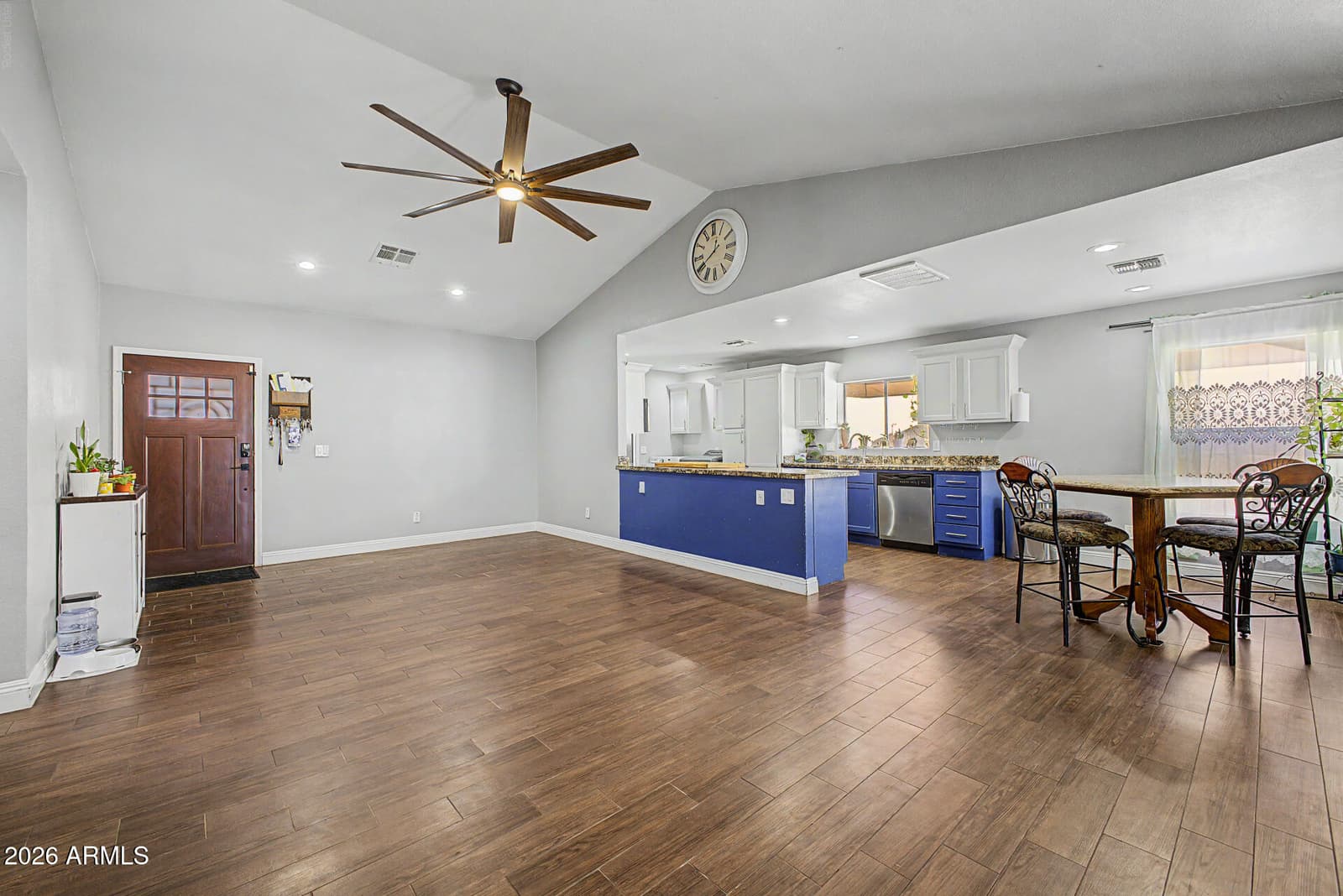 8615 W DIANA Avenue, Peoria, AZ 85345 — photo 8 of 34