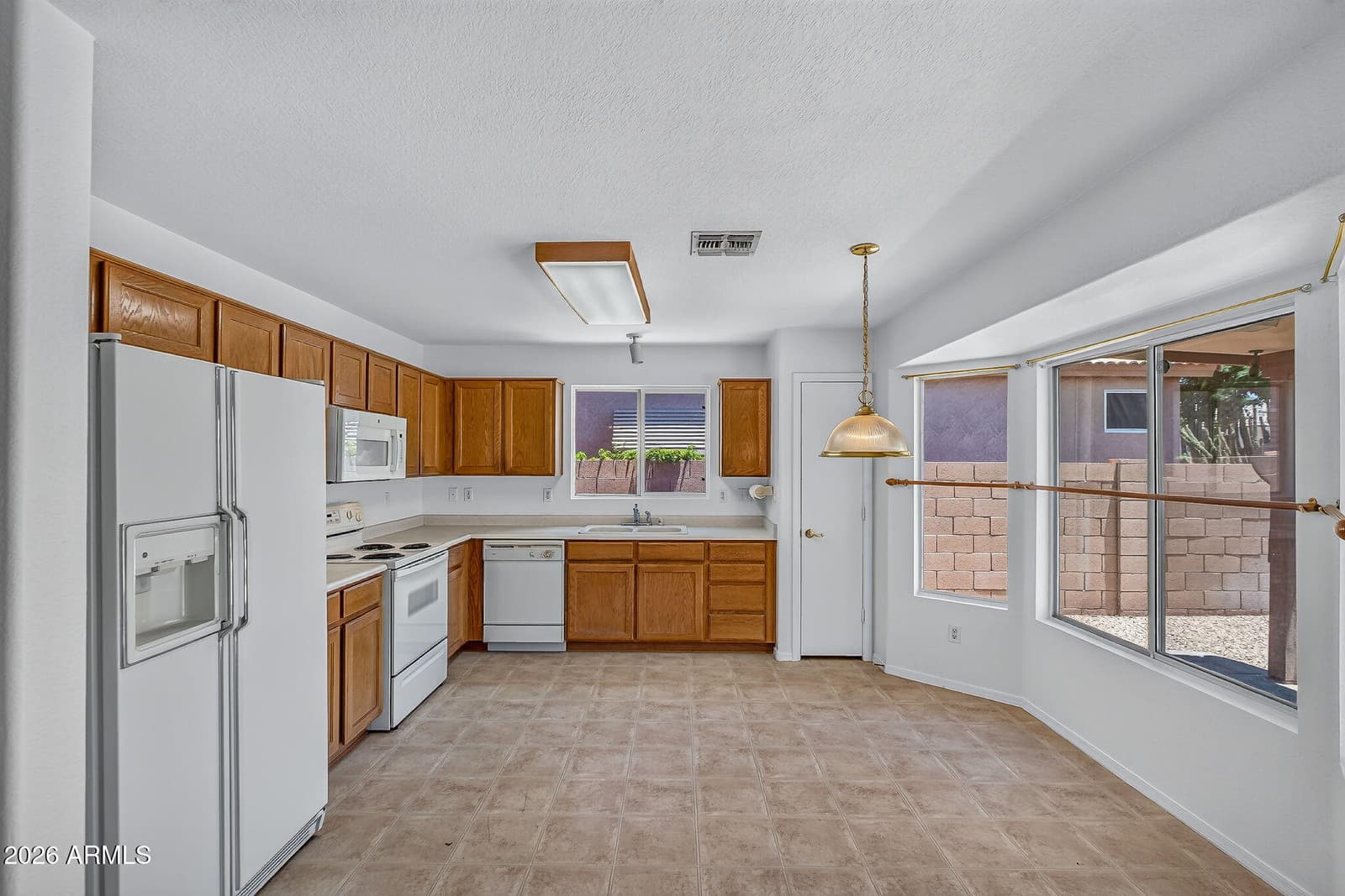 10263 W MOHAWK Lane, Peoria, AZ 85382 — photo 15 of 81