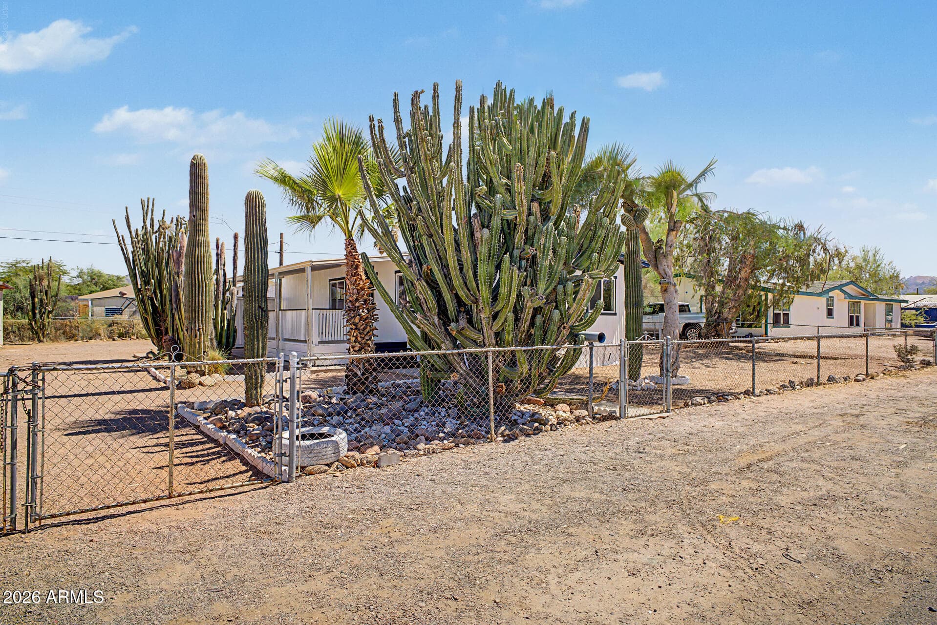 2592 W OHIO Street, Apache Junction, AZ 85120 — photo 4 of 31