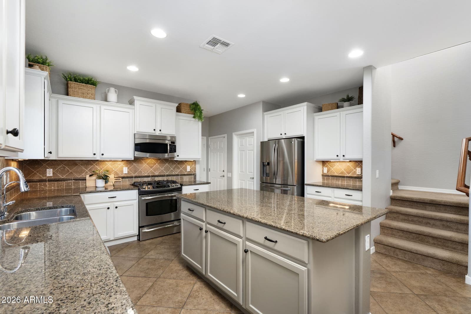 3965 E MELINDA Drive, Phoenix, AZ 85050 — photo 12 of 34