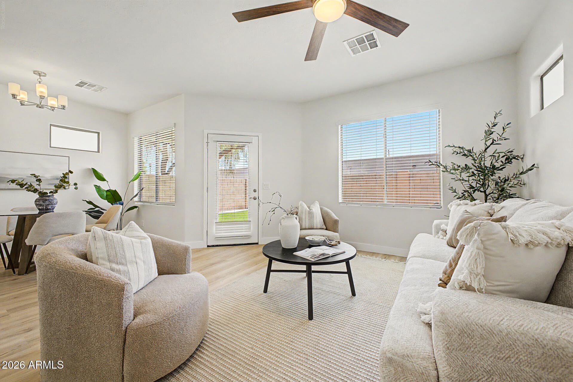 15821 N 35TH Lane, Phoenix, AZ 85053 — photo 6 of 36