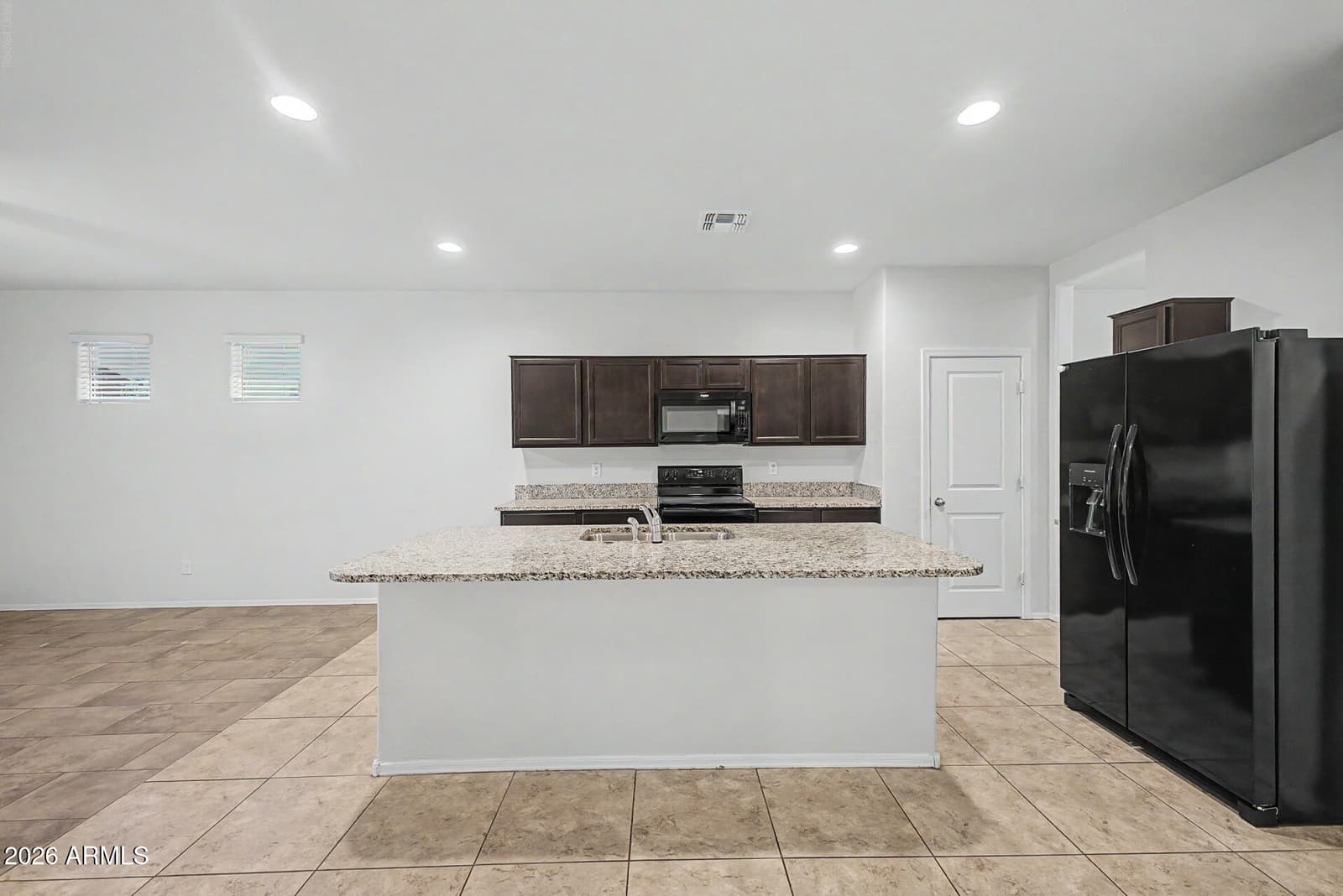 7825 W MIAMI Street, Phoenix, AZ 85043 — photo 3 of 8