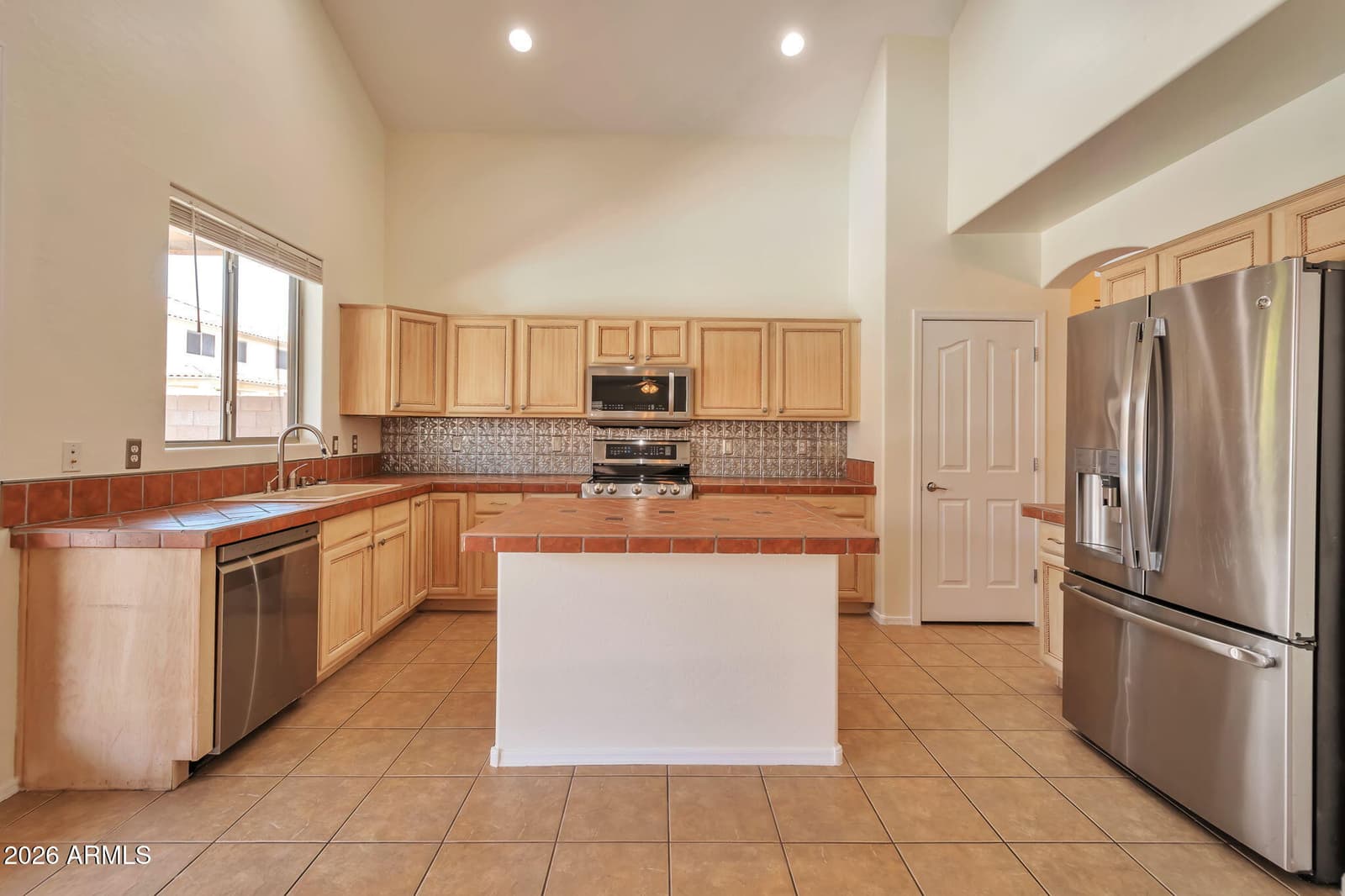 3368 E LAFAYETTE Avenue, Gilbert, AZ 85298 — photo 6 of 34
