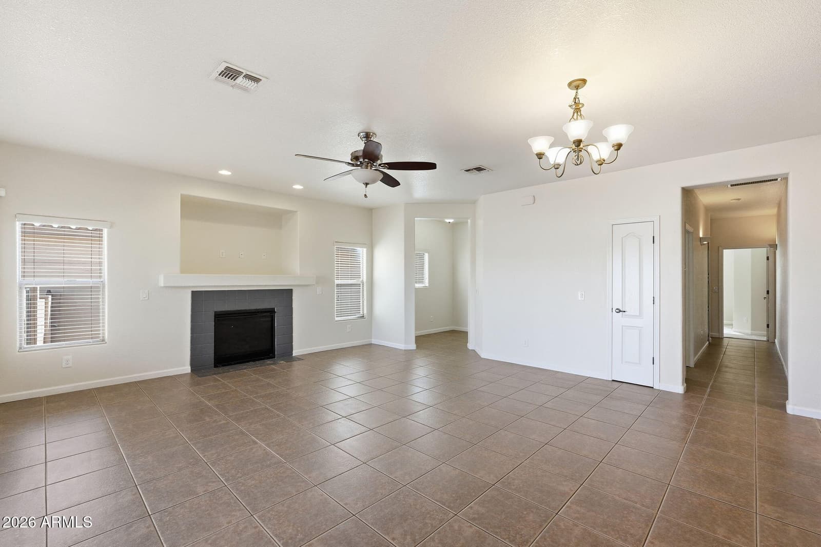 1093 ESTANCIA Drive, Sierra Vista, AZ 85635 — photo 4 of 44