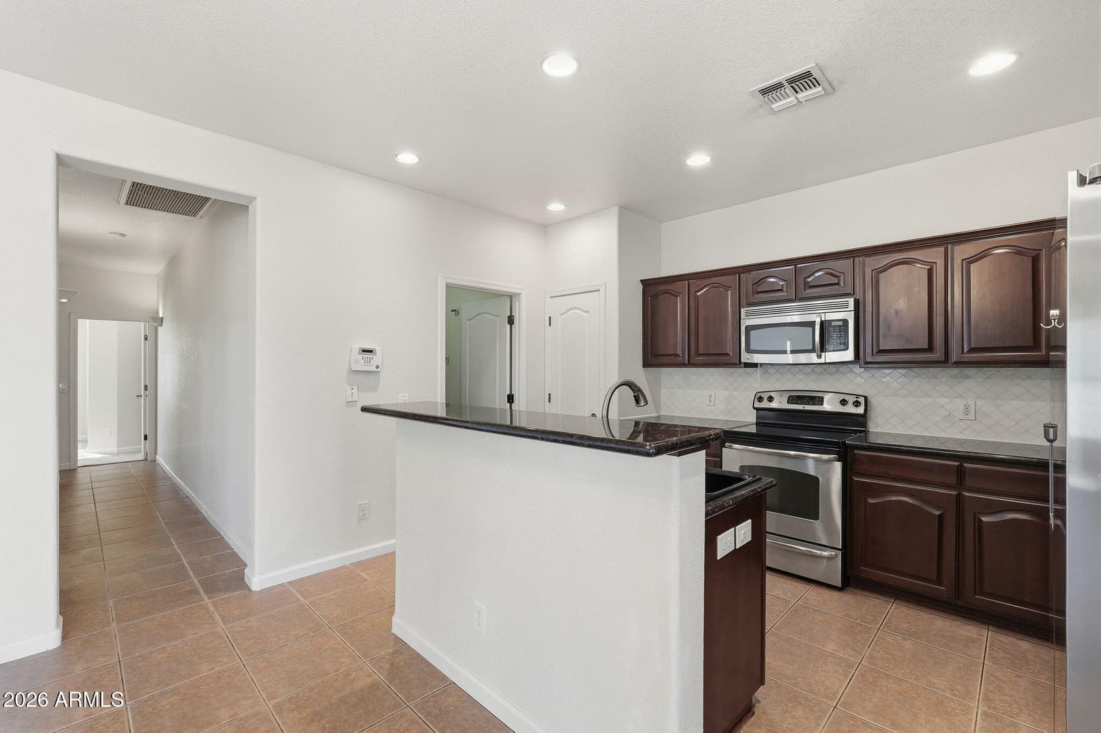 1093 ESTANCIA Drive, Sierra Vista, AZ 85635 — photo 9 of 44