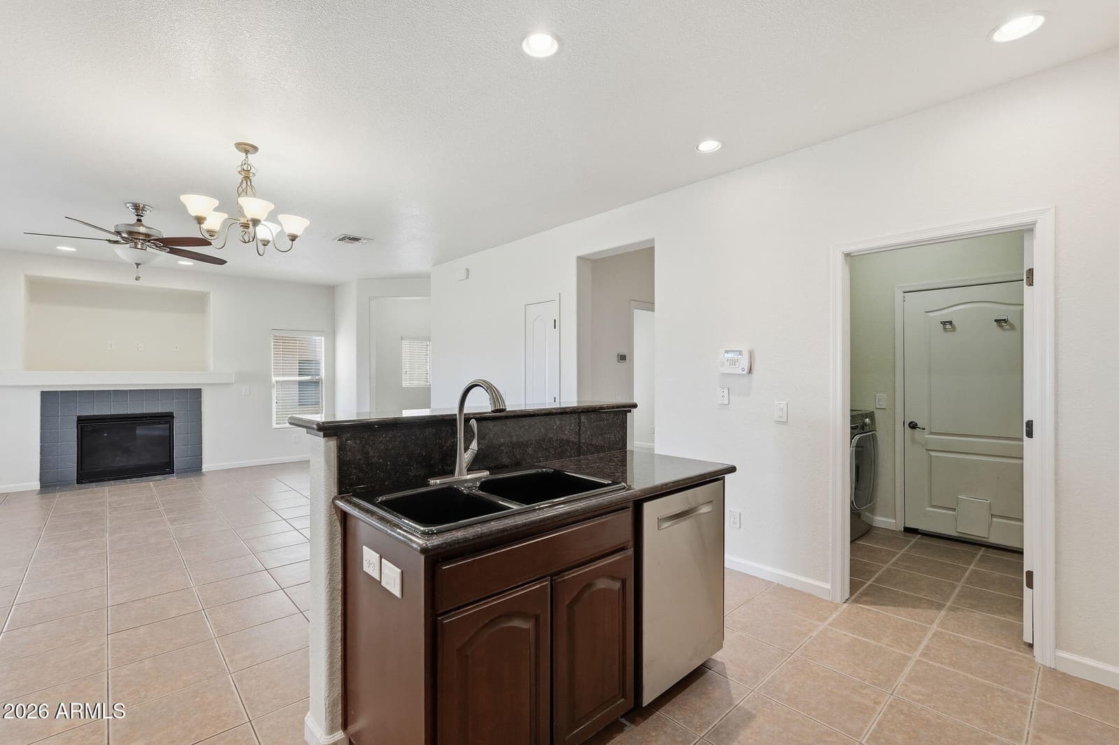 1093 ESTANCIA Drive, Sierra Vista, AZ 85635 — photo 10 of 44