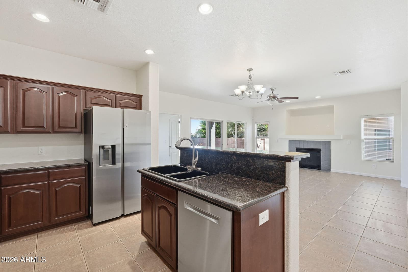 1093 ESTANCIA Drive, Sierra Vista, AZ 85635 — photo 11 of 44