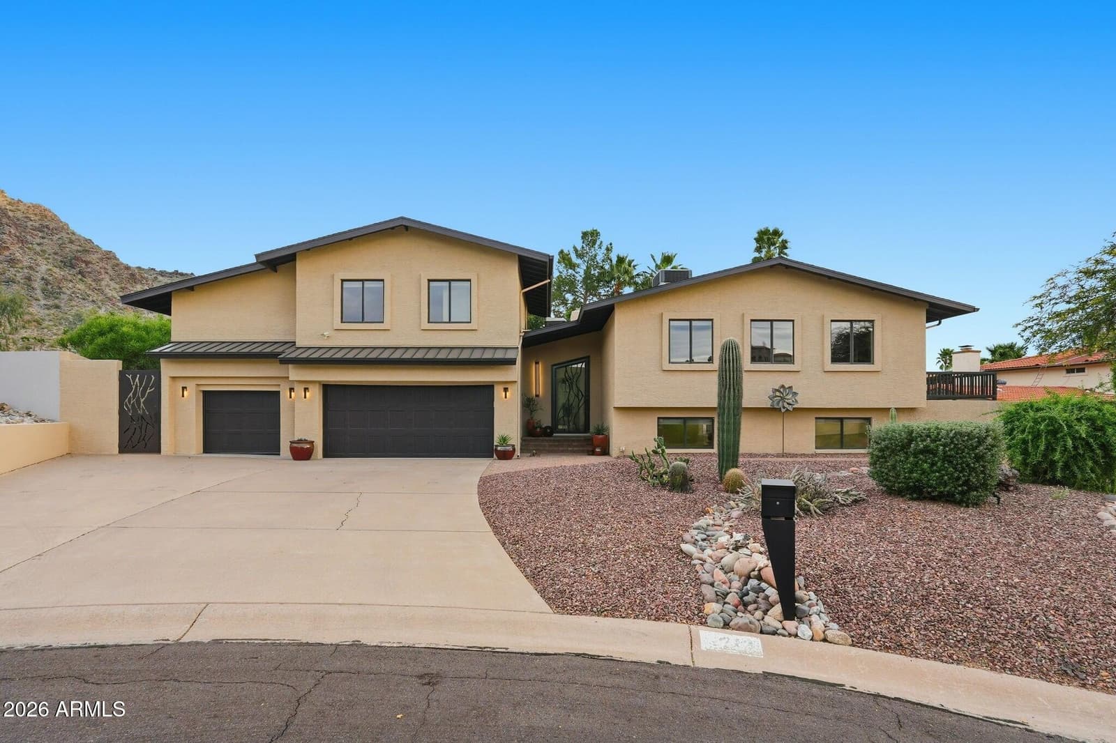 2221 E VISTA Avenue, Phoenix, AZ 85020 — photo 1 of 43