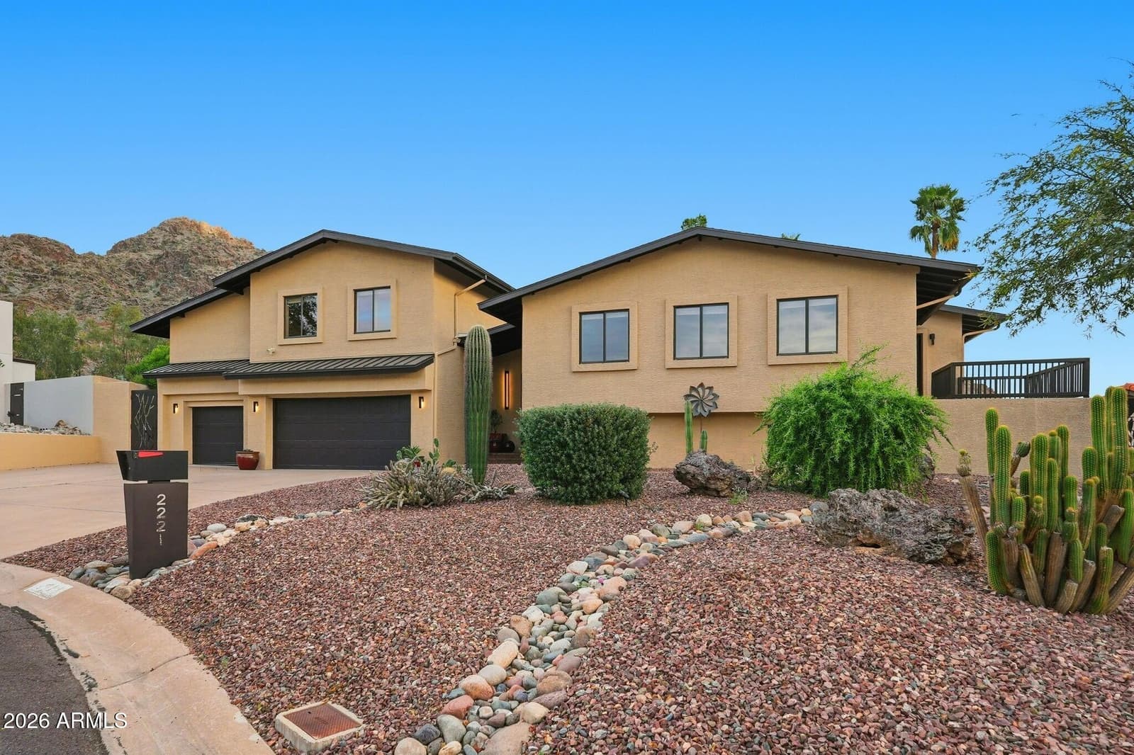 2221 E VISTA Avenue, Phoenix, AZ 85020 — photo 2 of 43