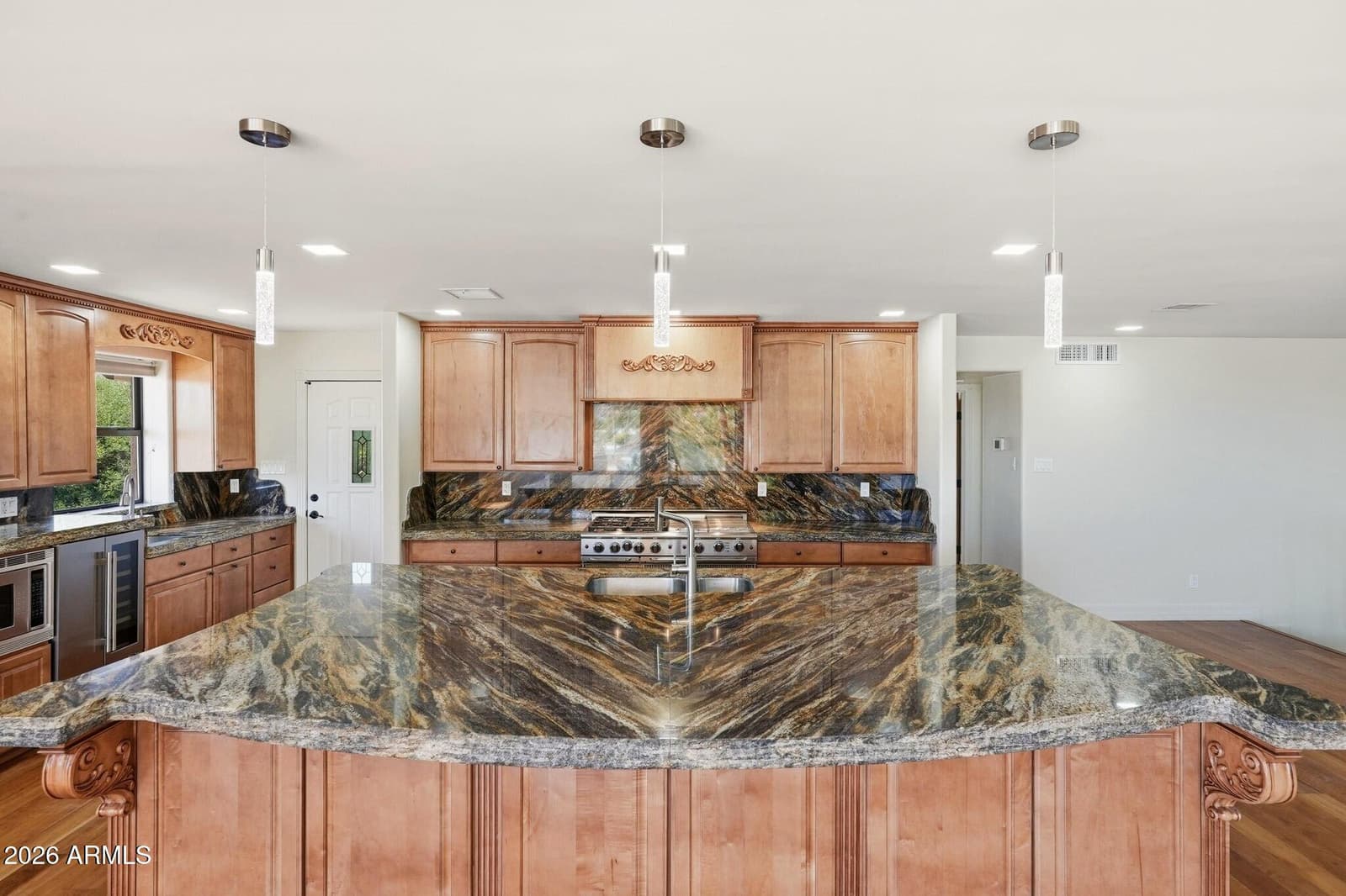 2221 E VISTA Avenue, Phoenix, AZ 85020 — photo 8 of 43