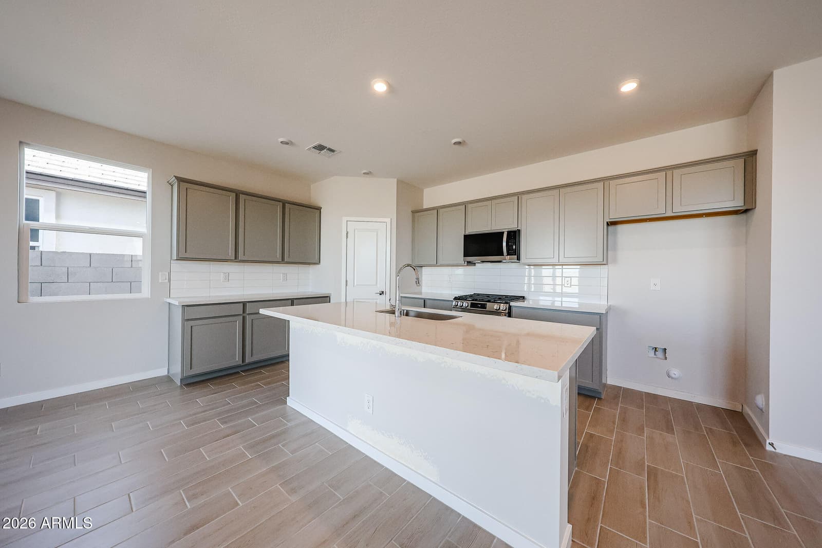 5899 E SIDEOATS Way, San Tan Valley, AZ 85143 — photo 8 of 32