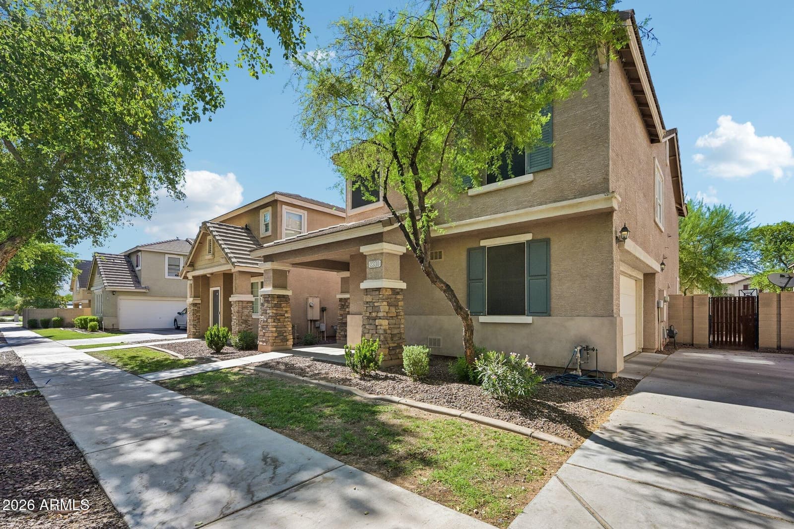 2330 E PECAN Road, Phoenix, AZ 85040 — photo 2 of 27