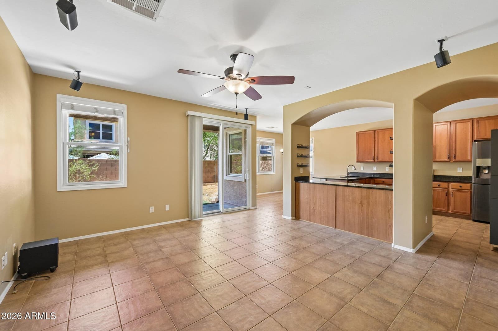 2330 E PECAN Road, Phoenix, AZ 85040 — photo 4 of 27
