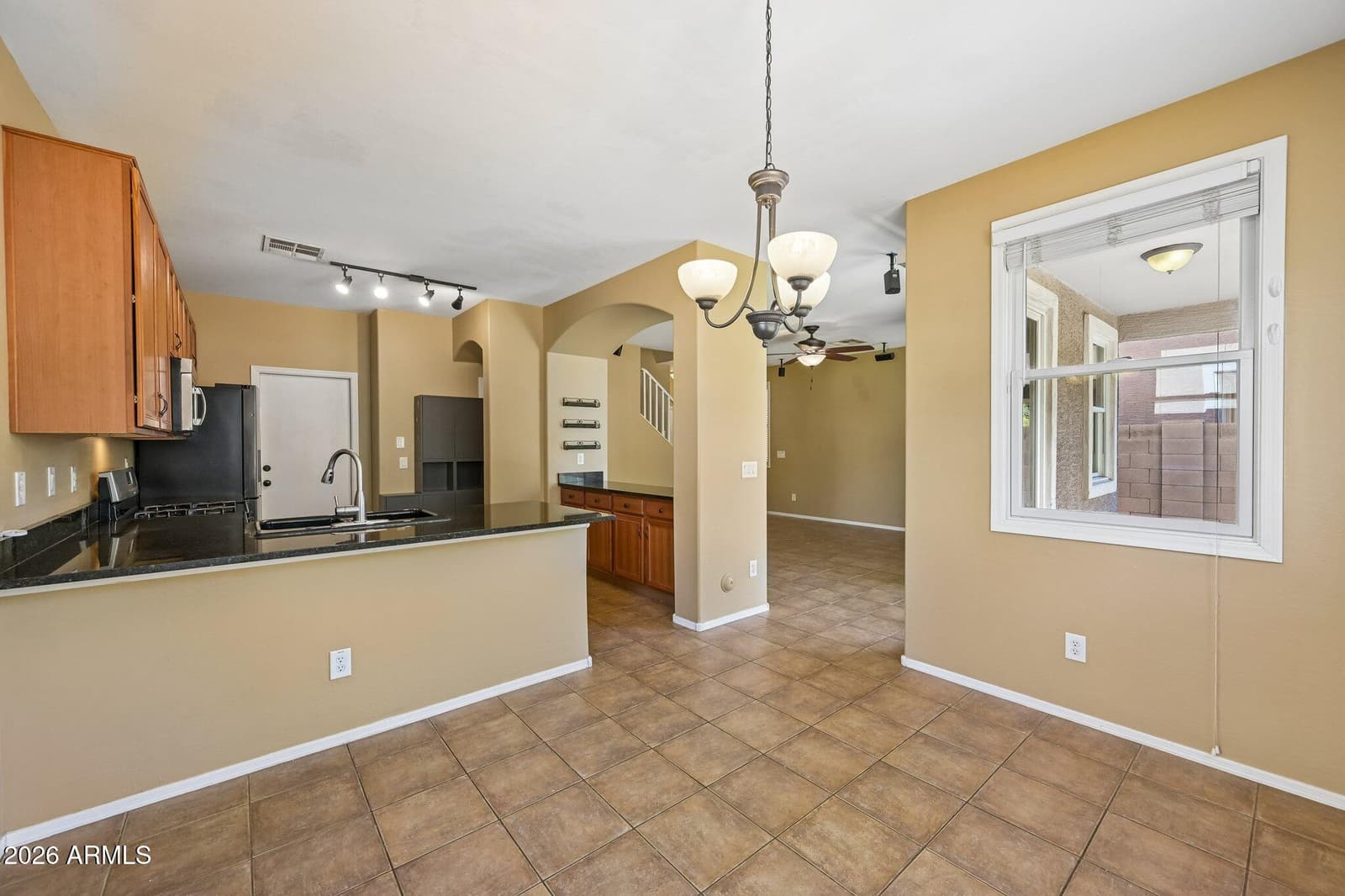 2330 E PECAN Road, Phoenix, AZ 85040 — photo 8 of 27