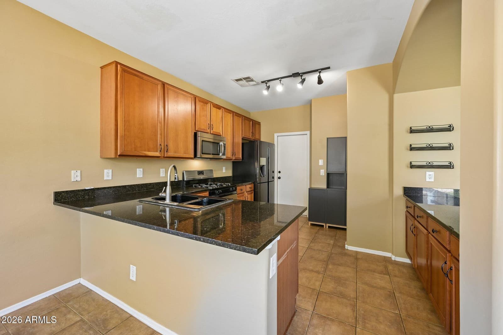 2330 E PECAN Road, Phoenix, AZ 85040 — photo 9 of 27