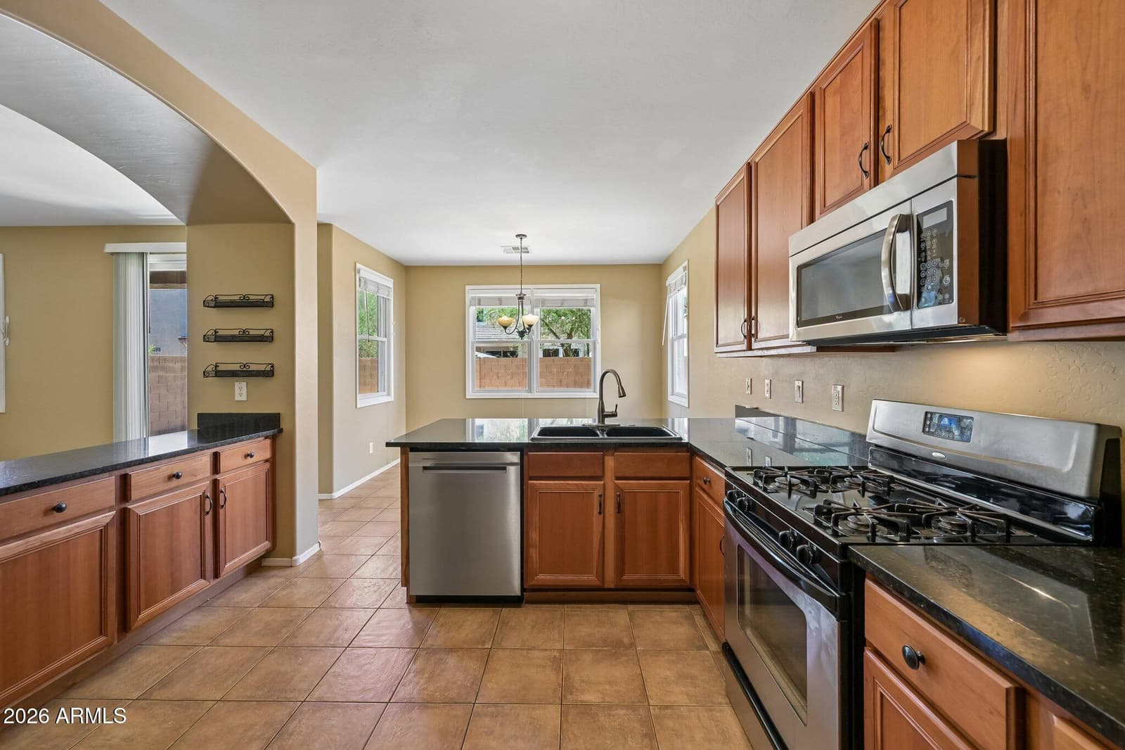 2330 E PECAN Road, Phoenix, AZ 85040 — photo 10 of 27