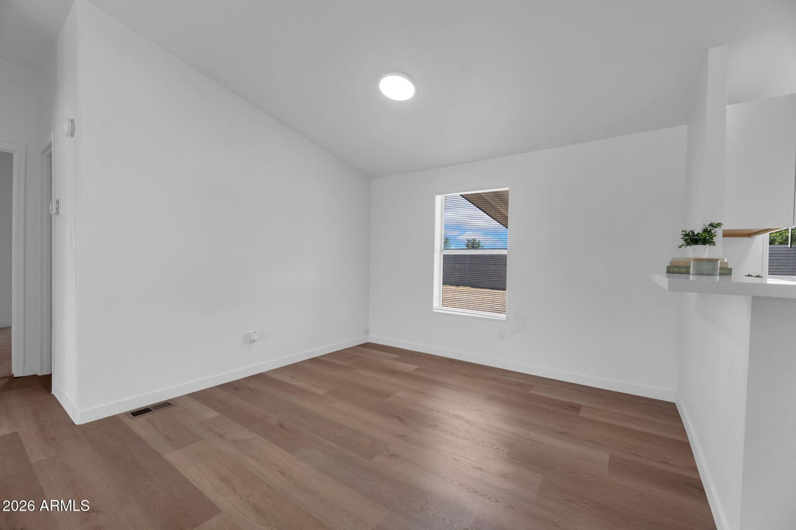 2547 E TONTO Lane, Phoenix, AZ 85050 — photo 13 of 29