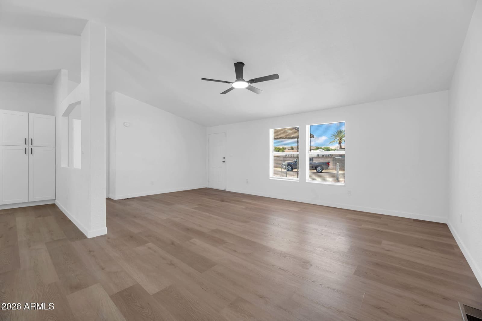 2547 E TONTO Lane, Phoenix, AZ 85050 — photo 5 of 29