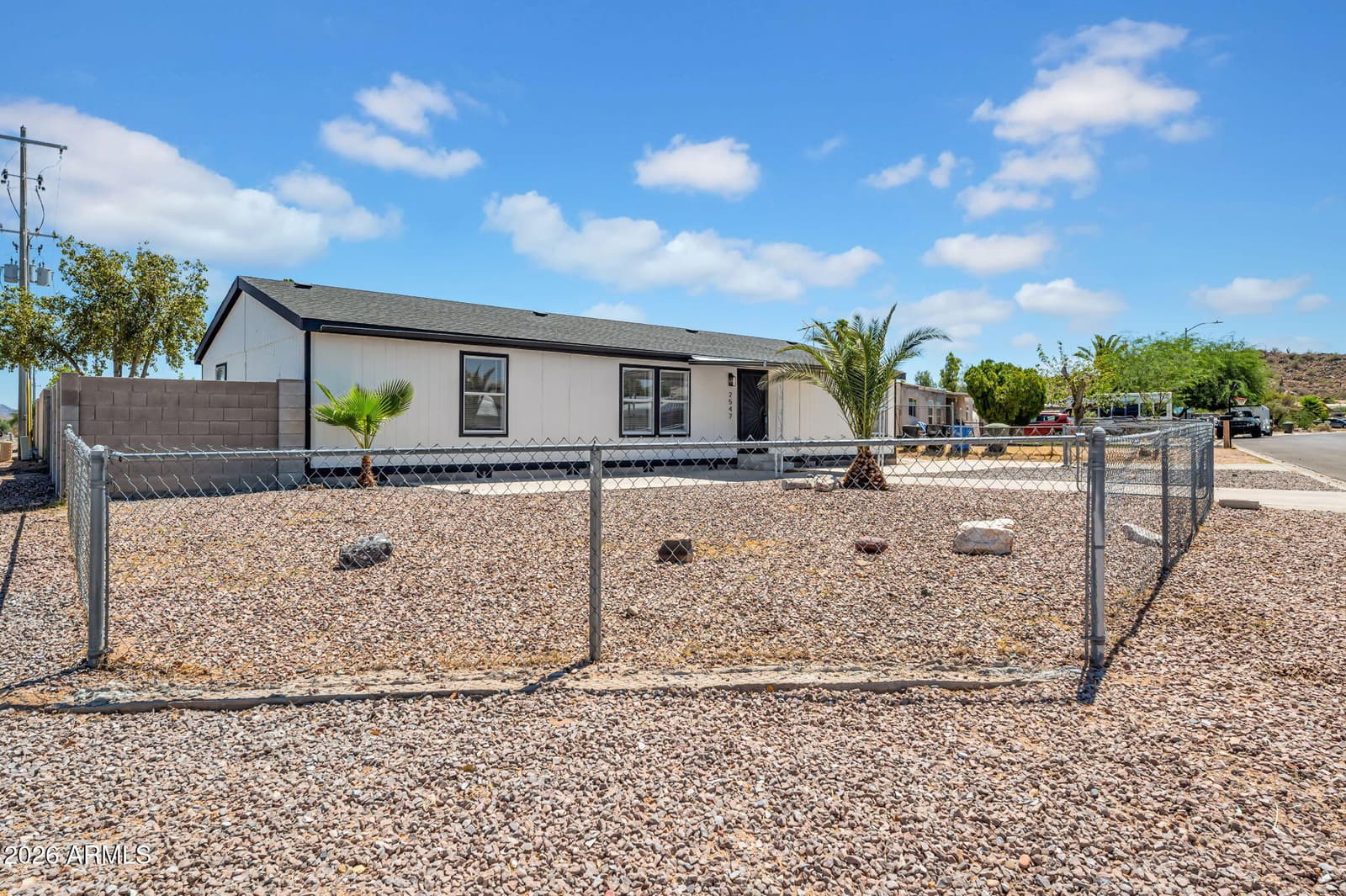 2547 E TONTO Lane, Phoenix, AZ 85050 — photo 3 of 29