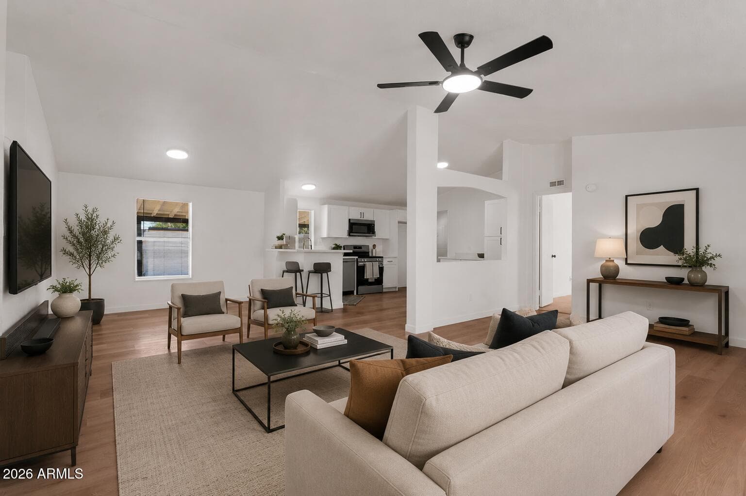 2547 E TONTO Lane, Phoenix, AZ 85050 — photo 4 of 29