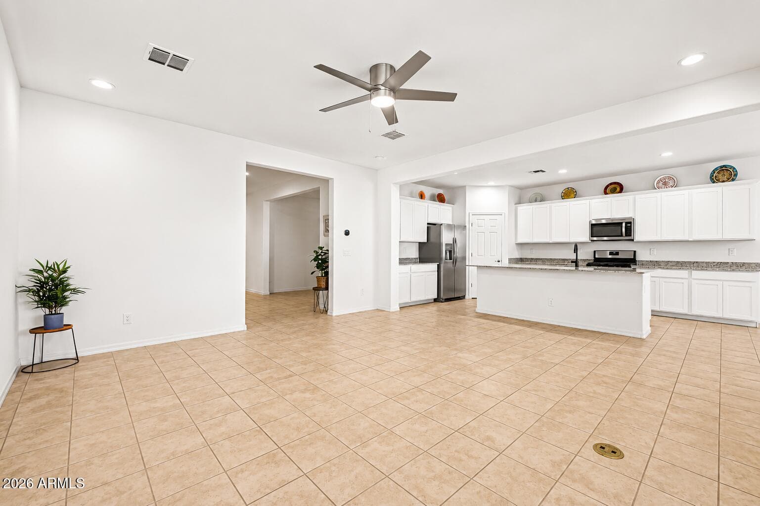 5612 N 109TH Avenue, Phoenix, AZ 85037 — photo 7 of 39
