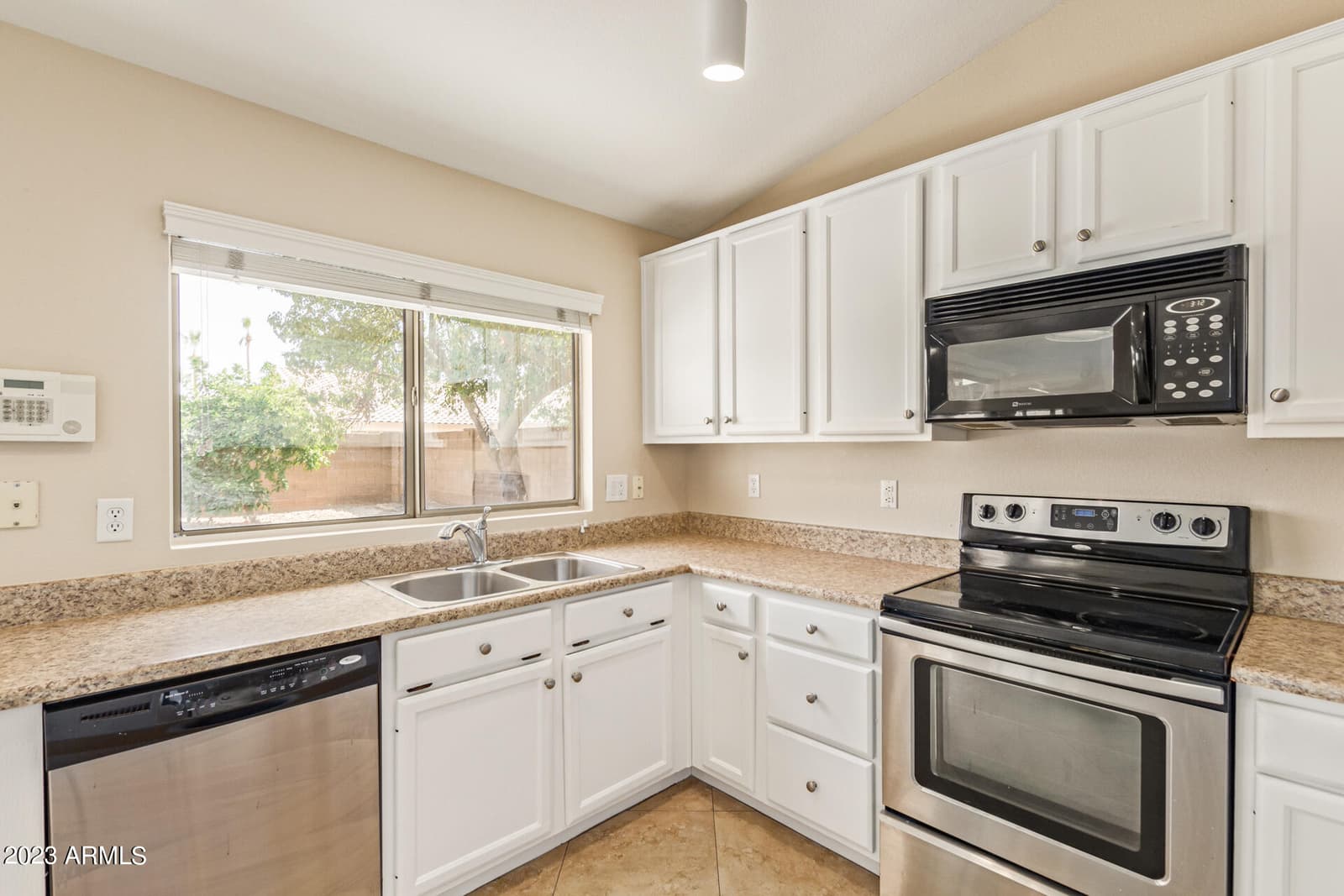 1101 W GOLDFINCH Way, Chandler, AZ 85286 — photo 9 of 25