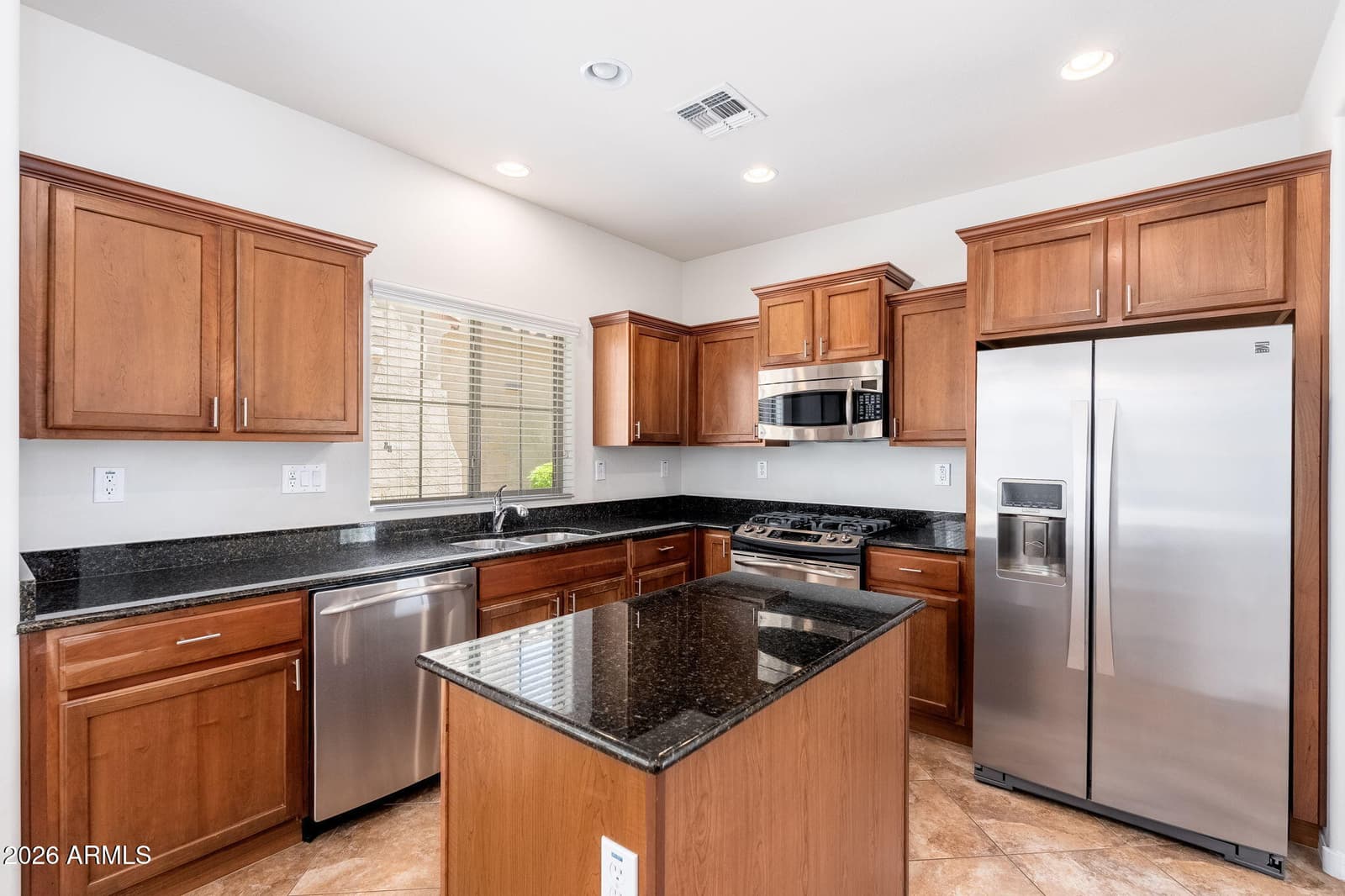 3954 E MELINDA Drive, Phoenix, AZ 85050 — photo 5 of 37